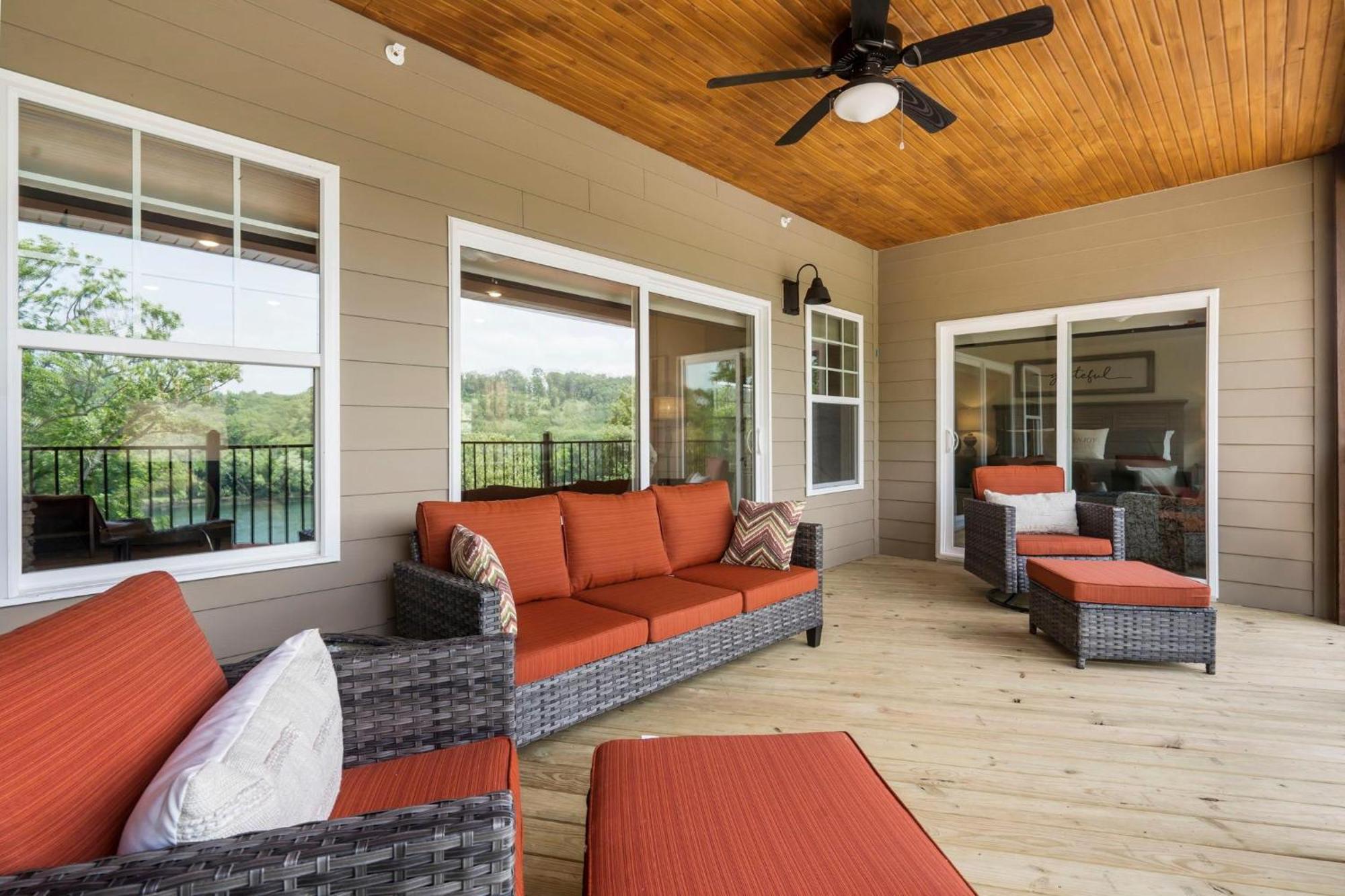 Lakeshore Getaway Holiday home