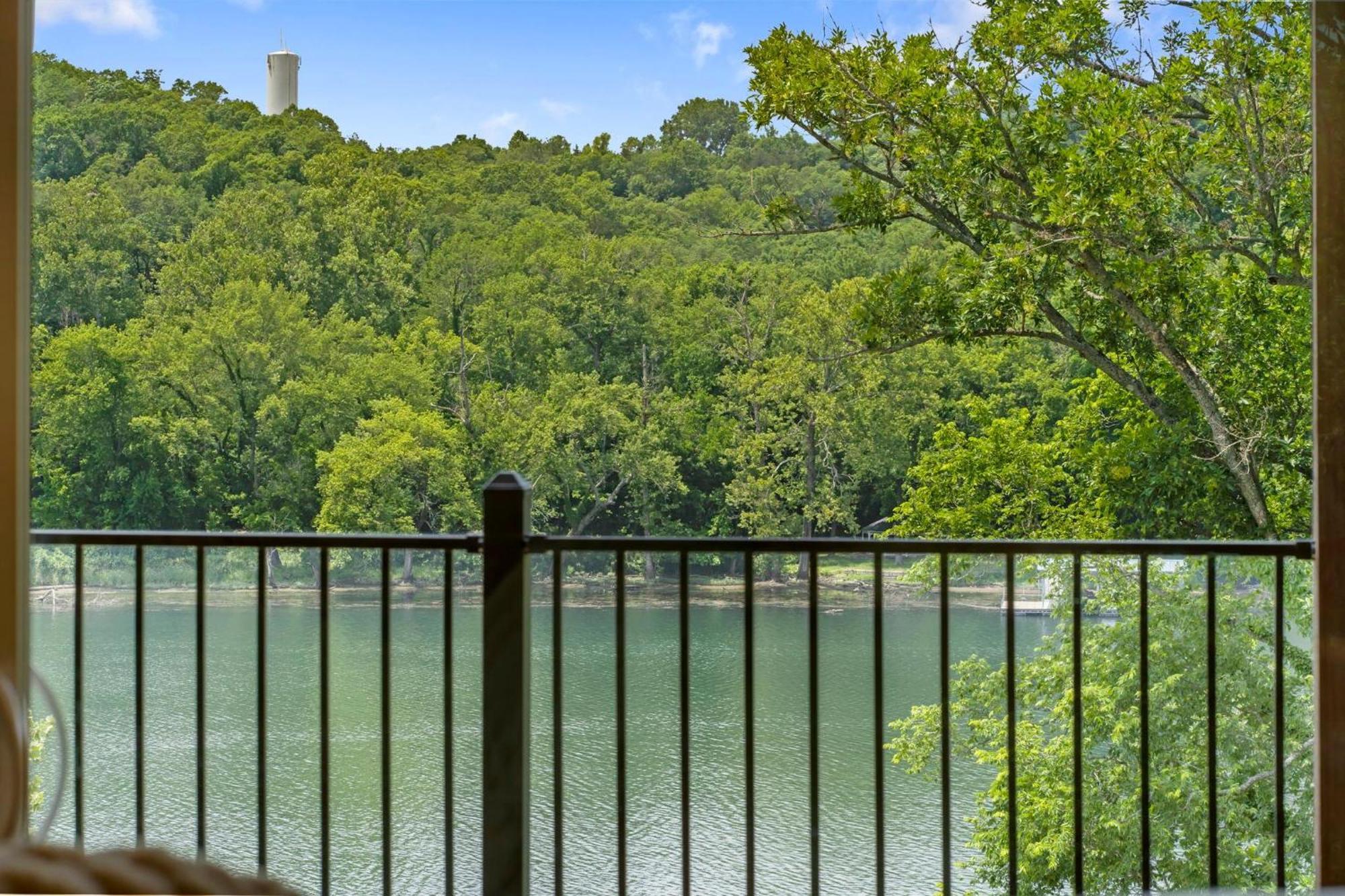Lakeshore Getaway