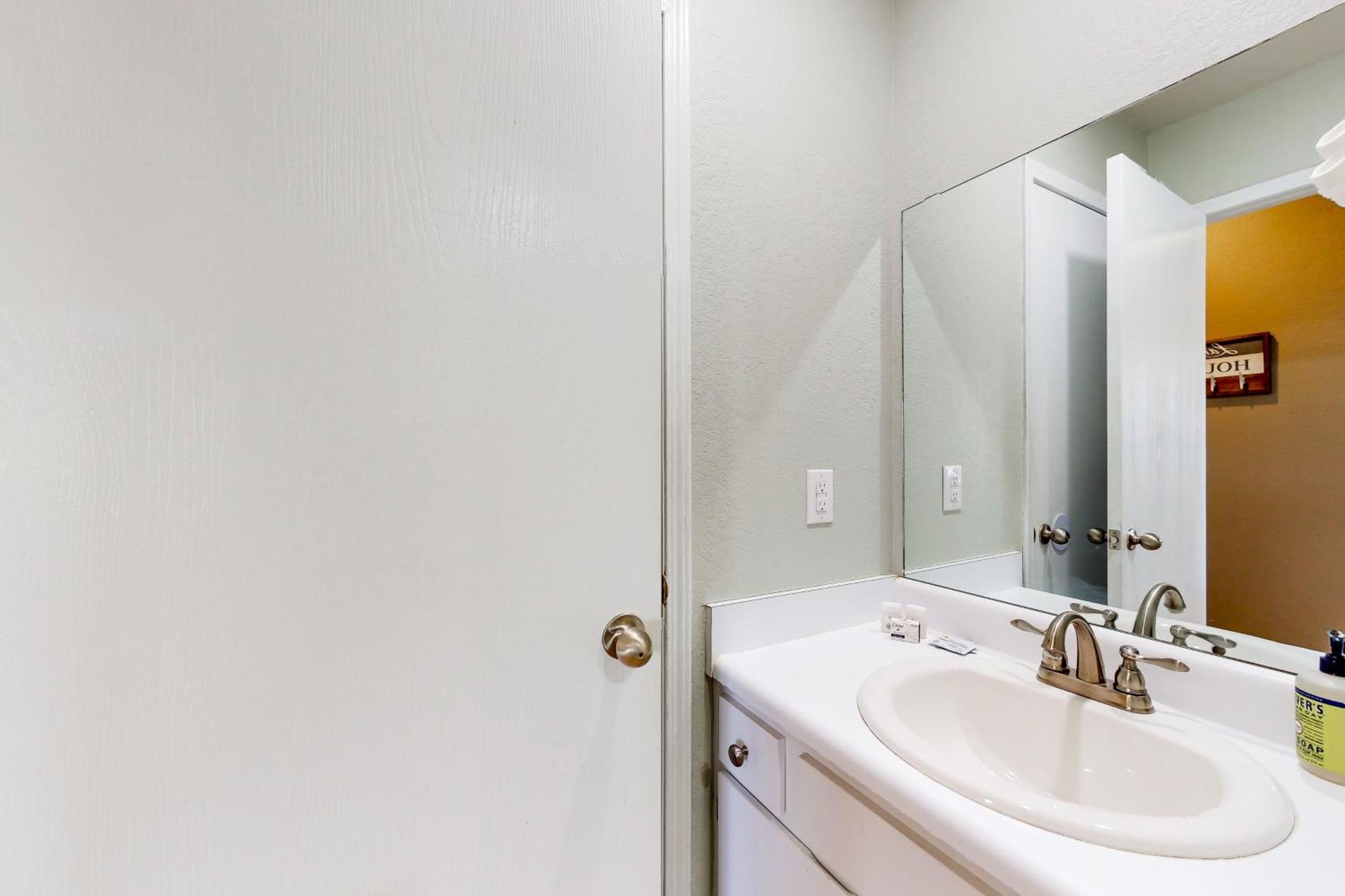 Adventures At Eagle's Nest Apartment Branson