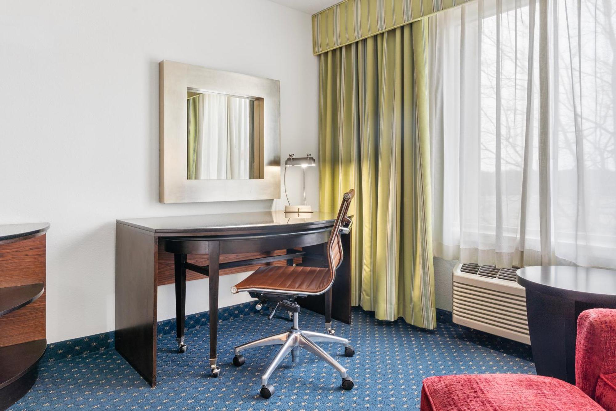 Thousand Hills Hotel