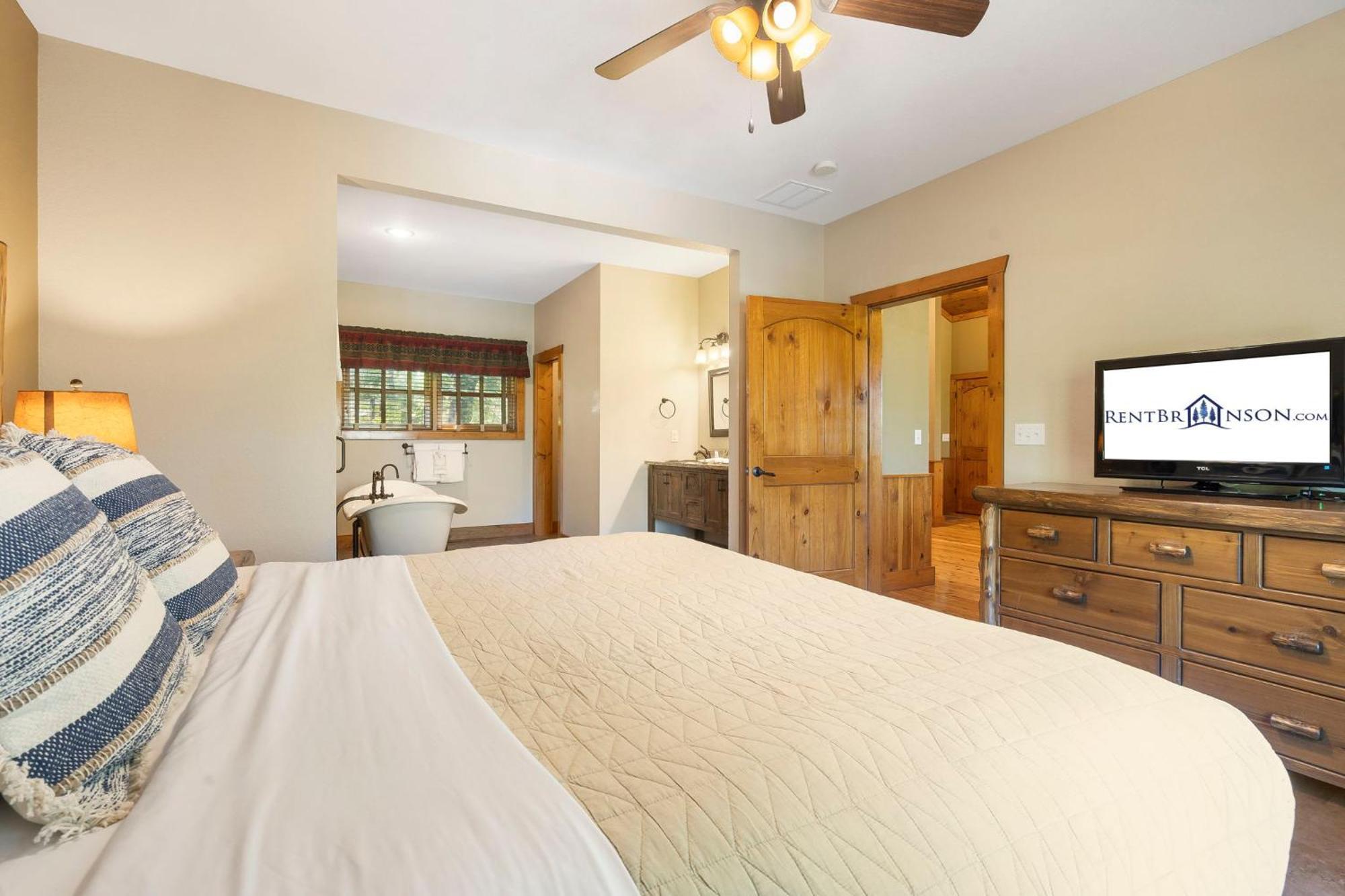 Taneycomo Upgraded Luxurious, Free Daily Fun, Adirondack Lodge, Beautiful Views! Free Sdc Tickets Holiday home Branson