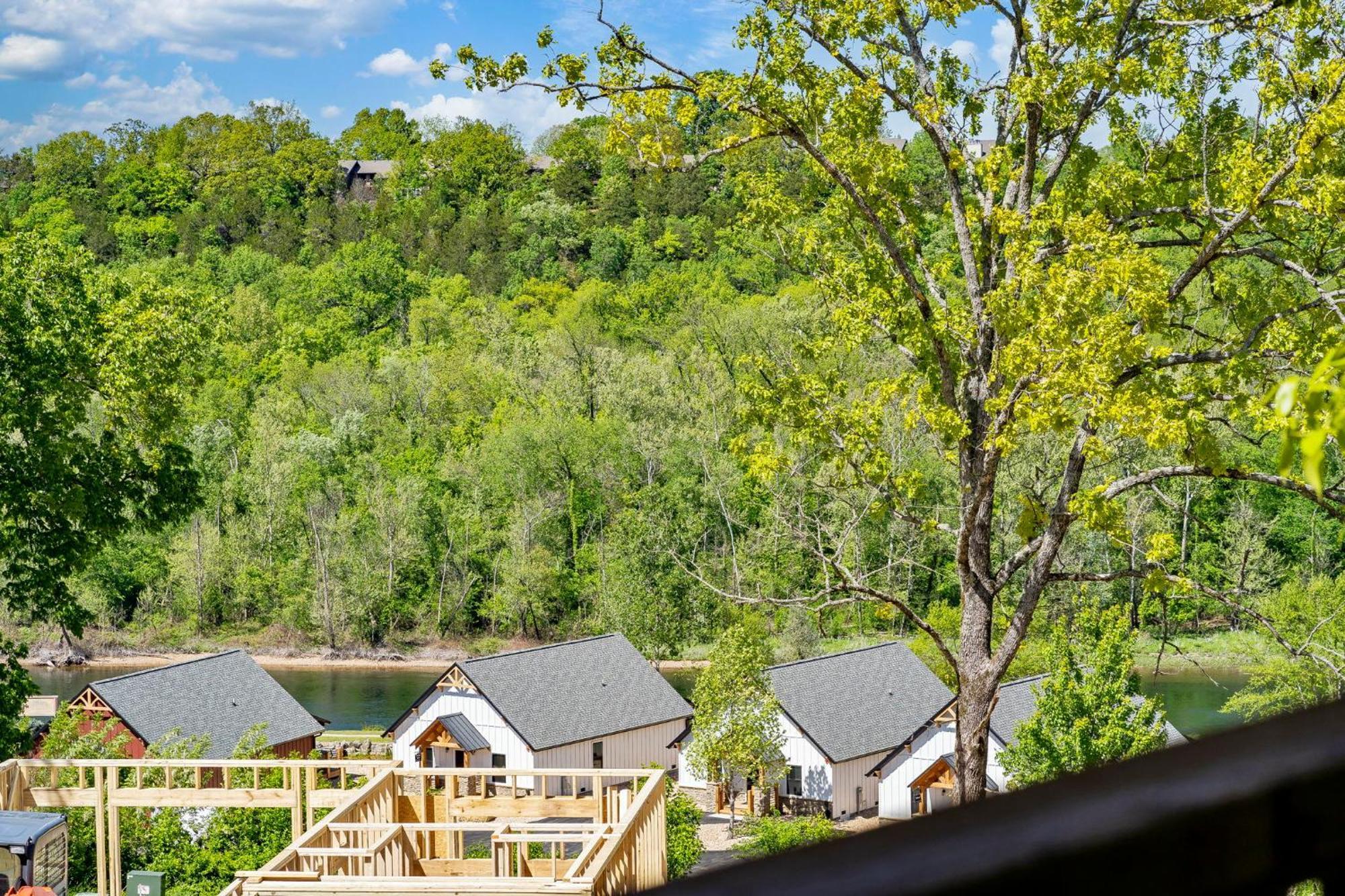 Taneycomo Upgraded Luxurious, Free Daily Fun, Adirondack Lodge, Beautiful Views! Free Sdc Tickets Holiday home