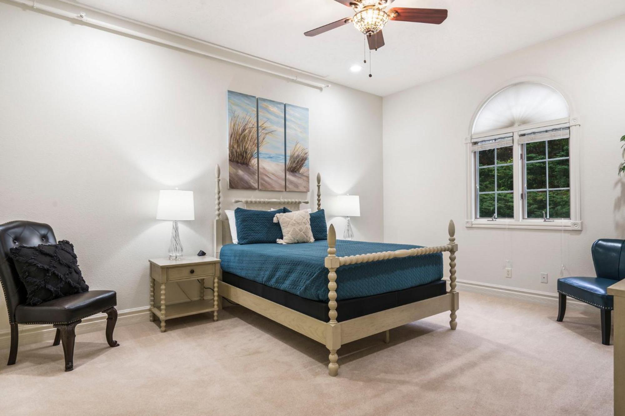 Townhouse W Tree & Views-billiards-air Hockey-free Tix-pvt Hot Tub-basketball-garage *