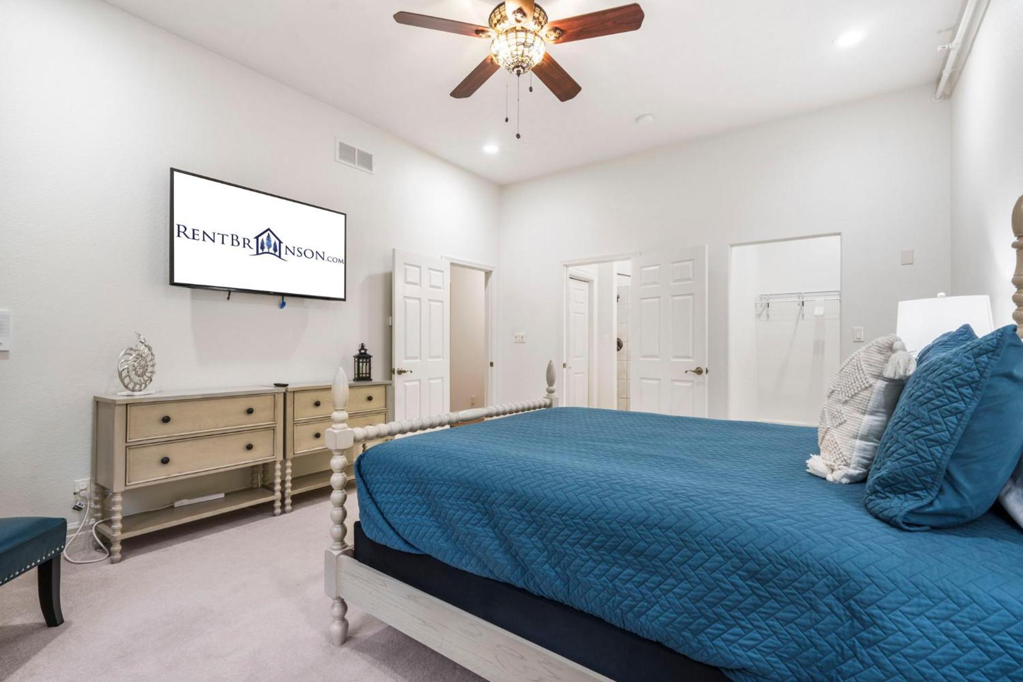 Holiday home Townhouse W Tree & Views-billiards-air Hockey-free Tix-pvt Hot Tub-basketball-garage