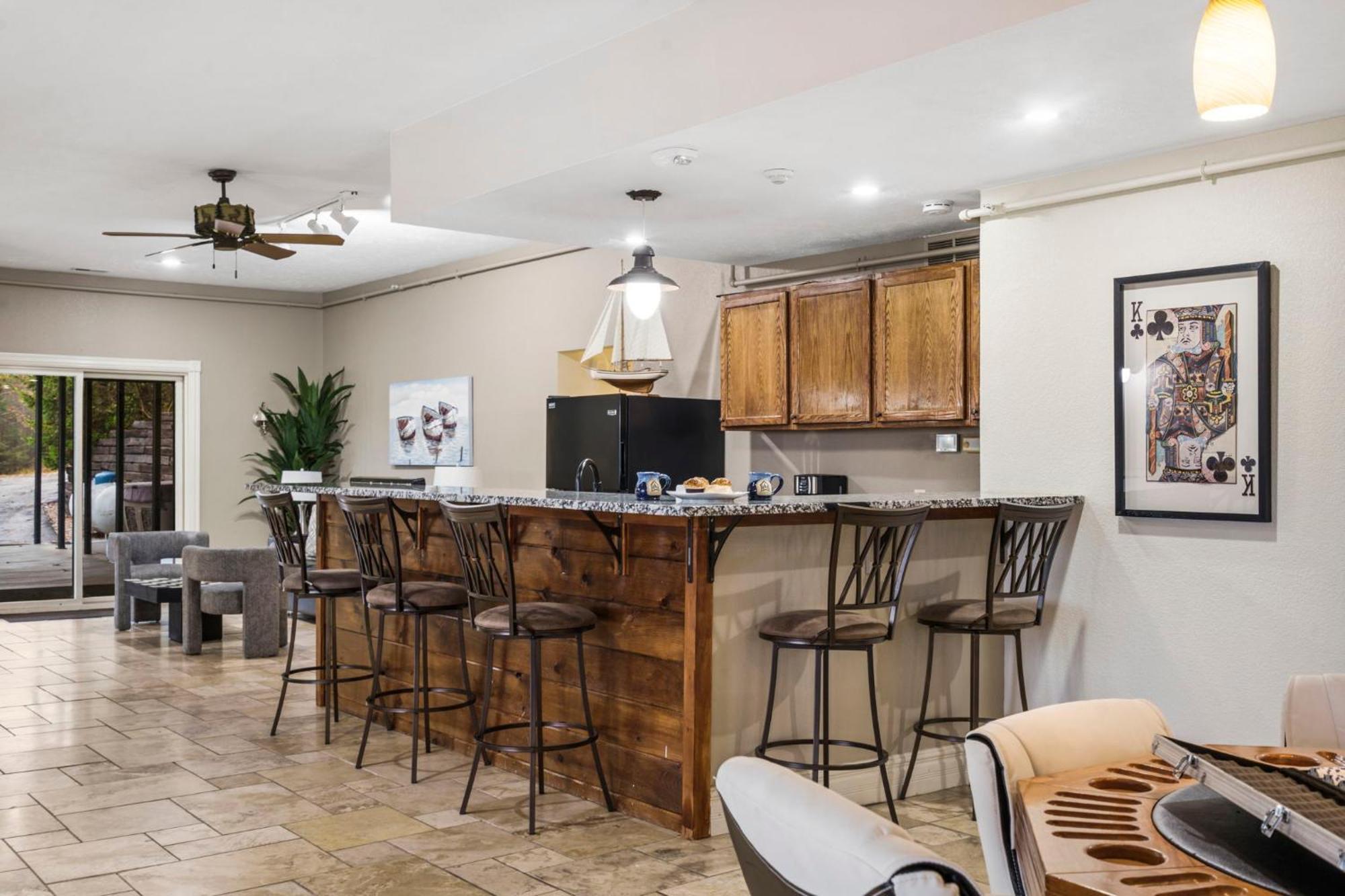 Townhouse W Tree & Views-billiards-air Hockey-free Tix-pvt Hot Tub-basketball-garage Holiday home Branson