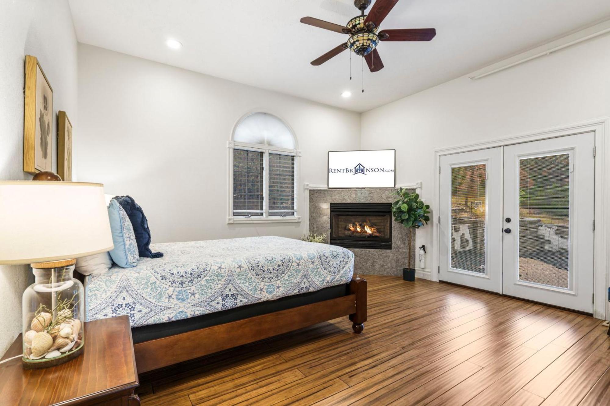 Holiday home Townhouse W Tree & Views-billiards-air Hockey-free Tix-pvt Hot Tub-basketball-garage Branson