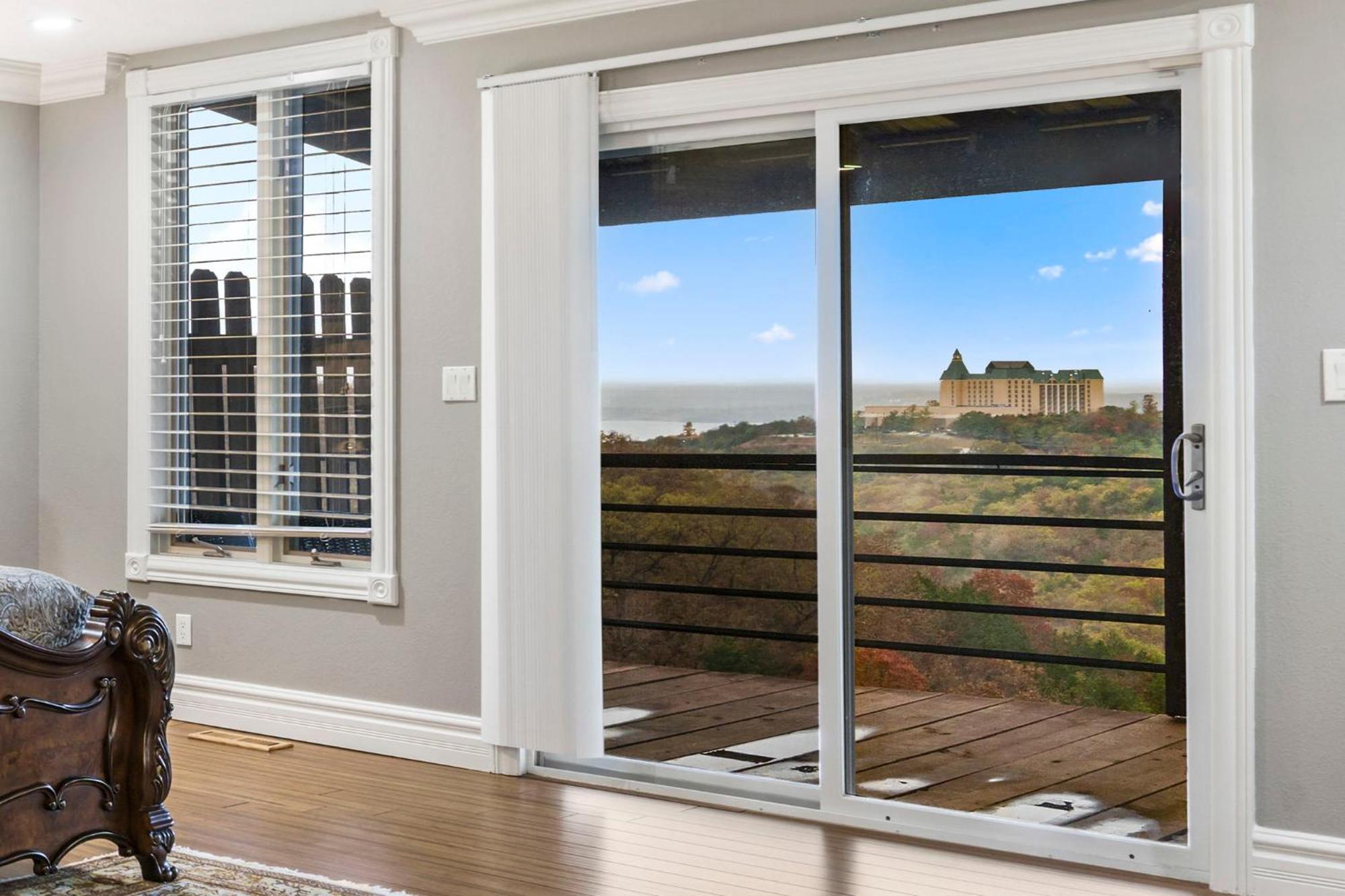 Townhouse W Tree & Views-billiards-air Hockey-free Tix-pvt Hot Tub-basketball-garage
