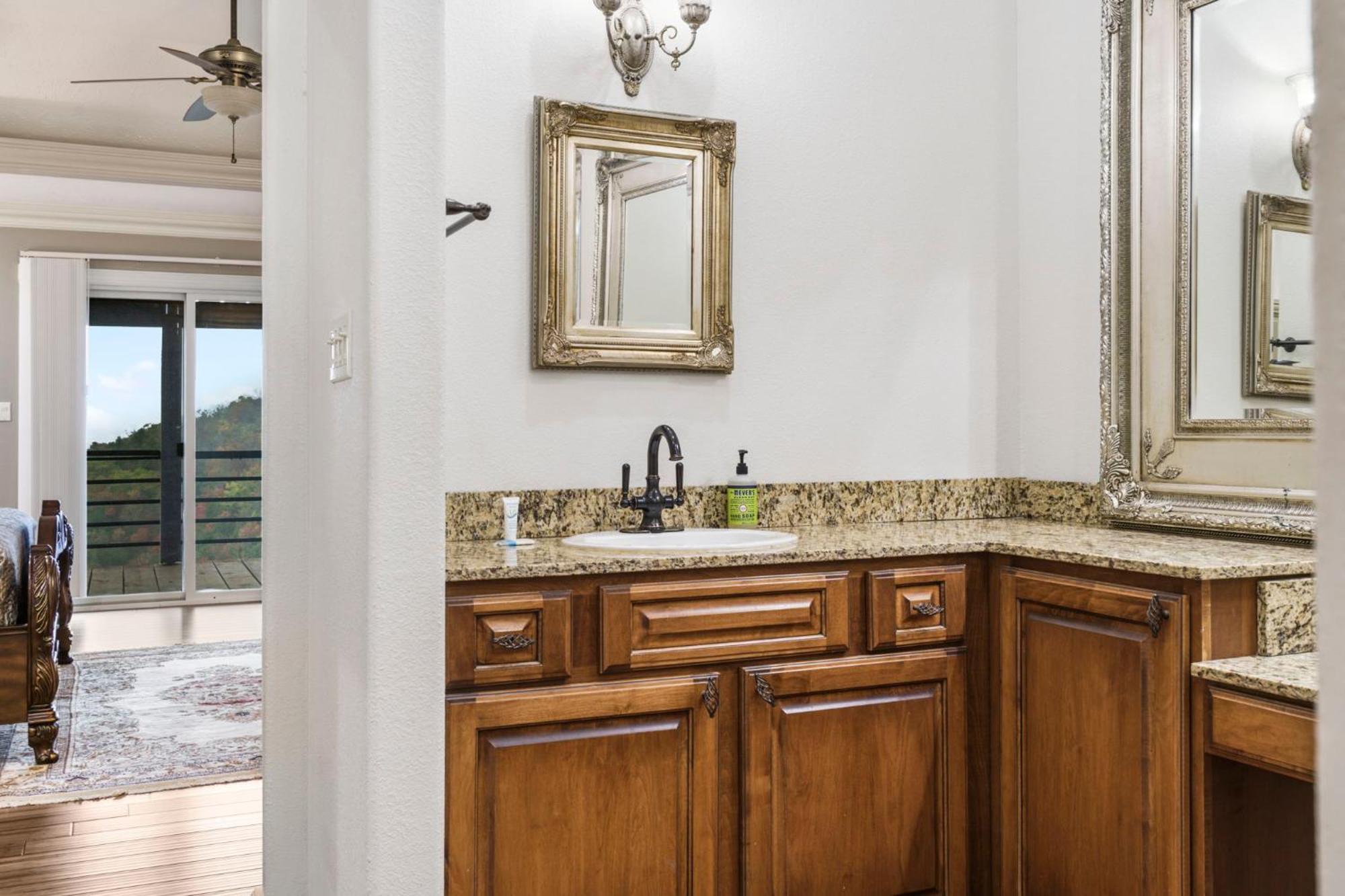Townhouse W Tree & Views-billiards-air Hockey-free Tix-pvt Hot Tub-basketball-garage *