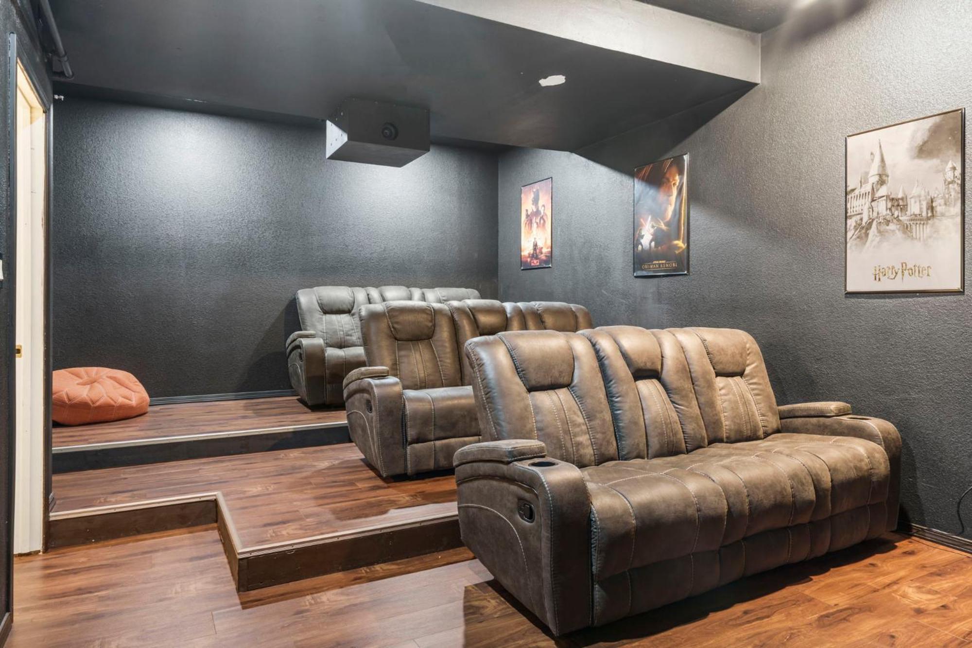 Holiday home Townhouse W Tree & Views-billiards-air Hockey-free Tix-pvt Hot Tub-basketball-garage