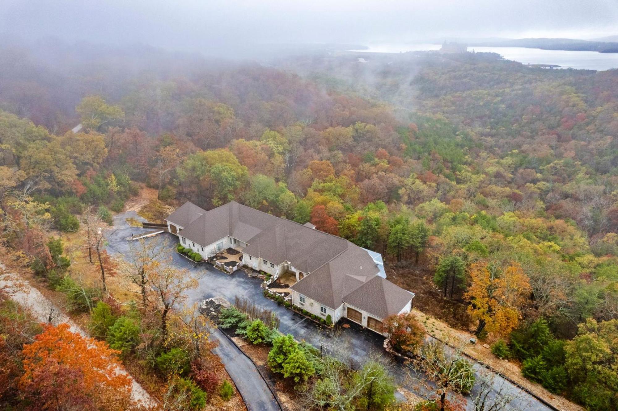 Townhouse W Tree & Views-billiards-air Hockey-free Tix-pvt Hot Tub-basketball-garage Holiday home Branson