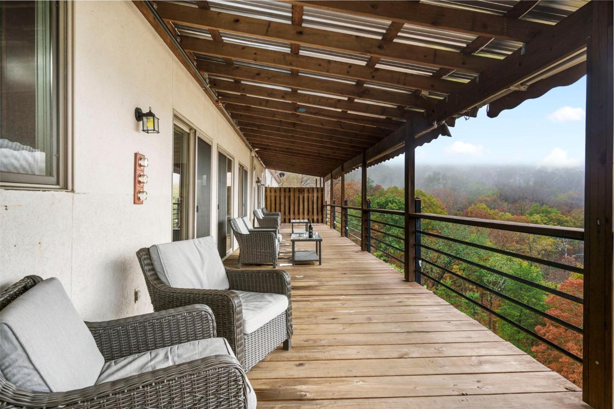 Townhouse W Tree & Views-billiards-air Hockey-free Tix-pvt Hot Tub-basketball-garage