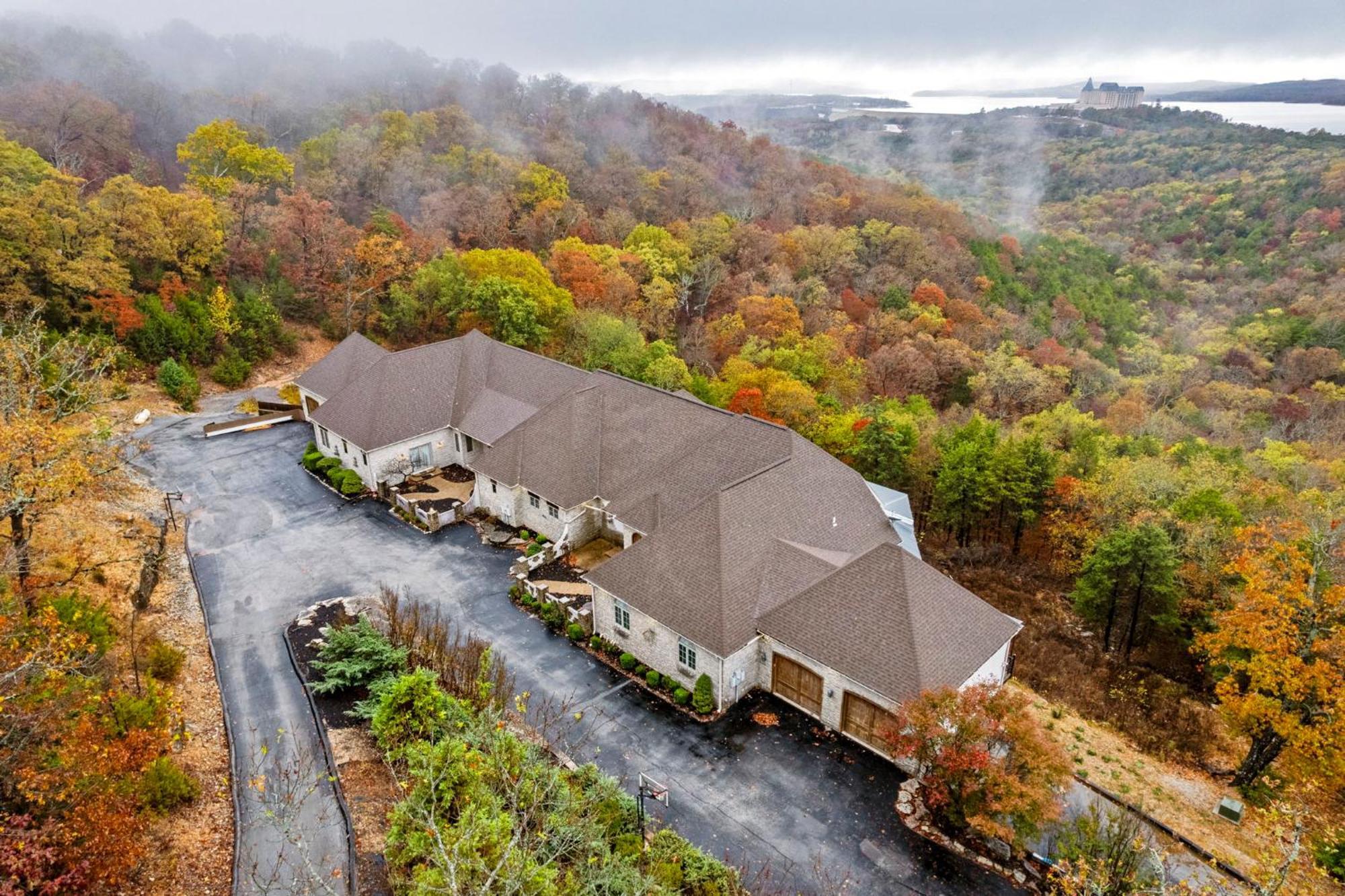 Townhouse W Tree & Views-billiards-air Hockey-free Tix-pvt Hot Tub-basketball-garage Holiday home *