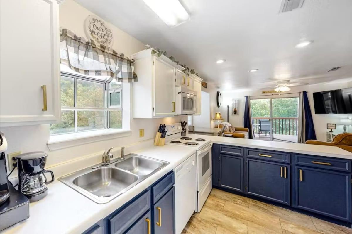 Spring Break Special! By Sdc, No Stairs, Lake, 21-3 Apartment *