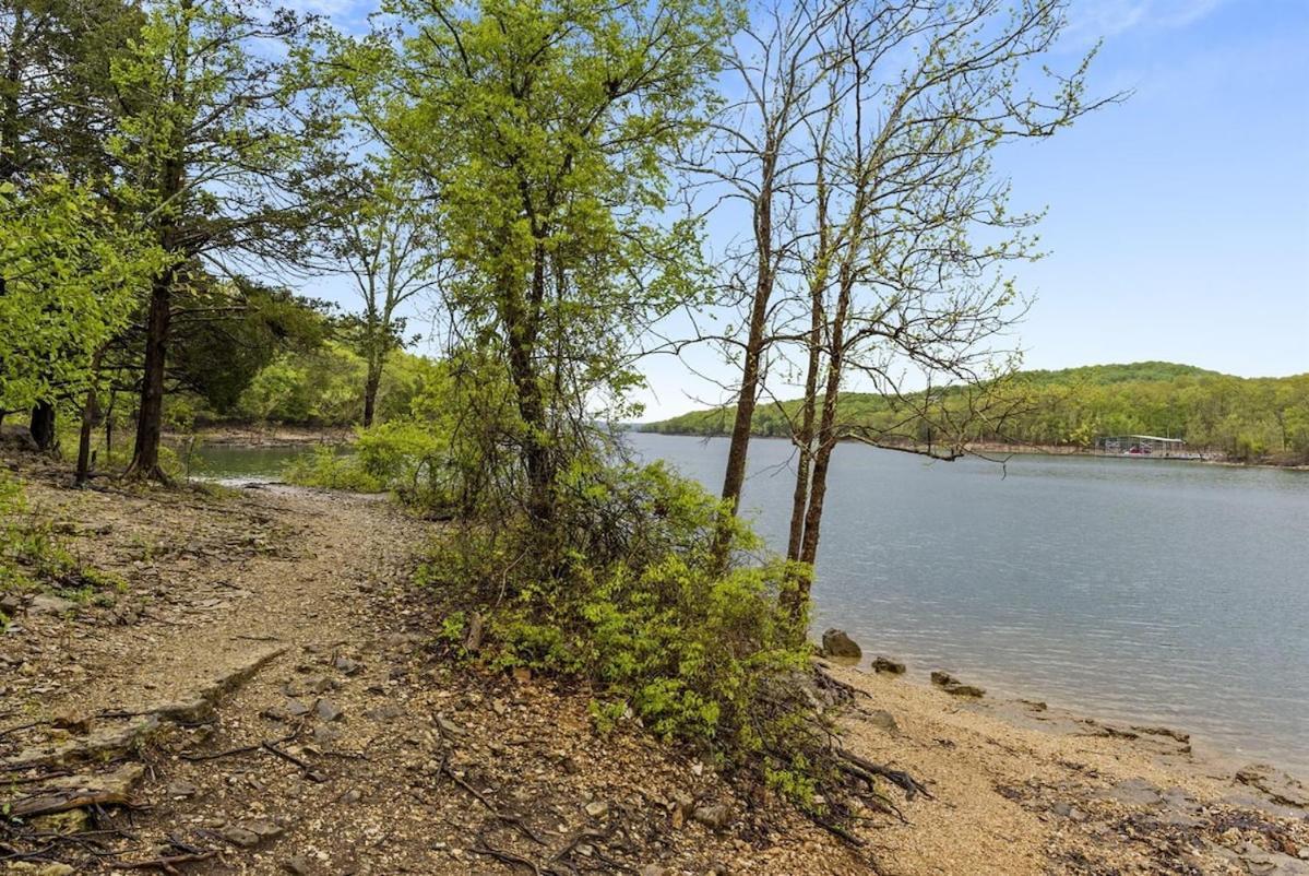 Apartment Spring Break Special! By Sdc, No Stairs, Lake, 21-3 *