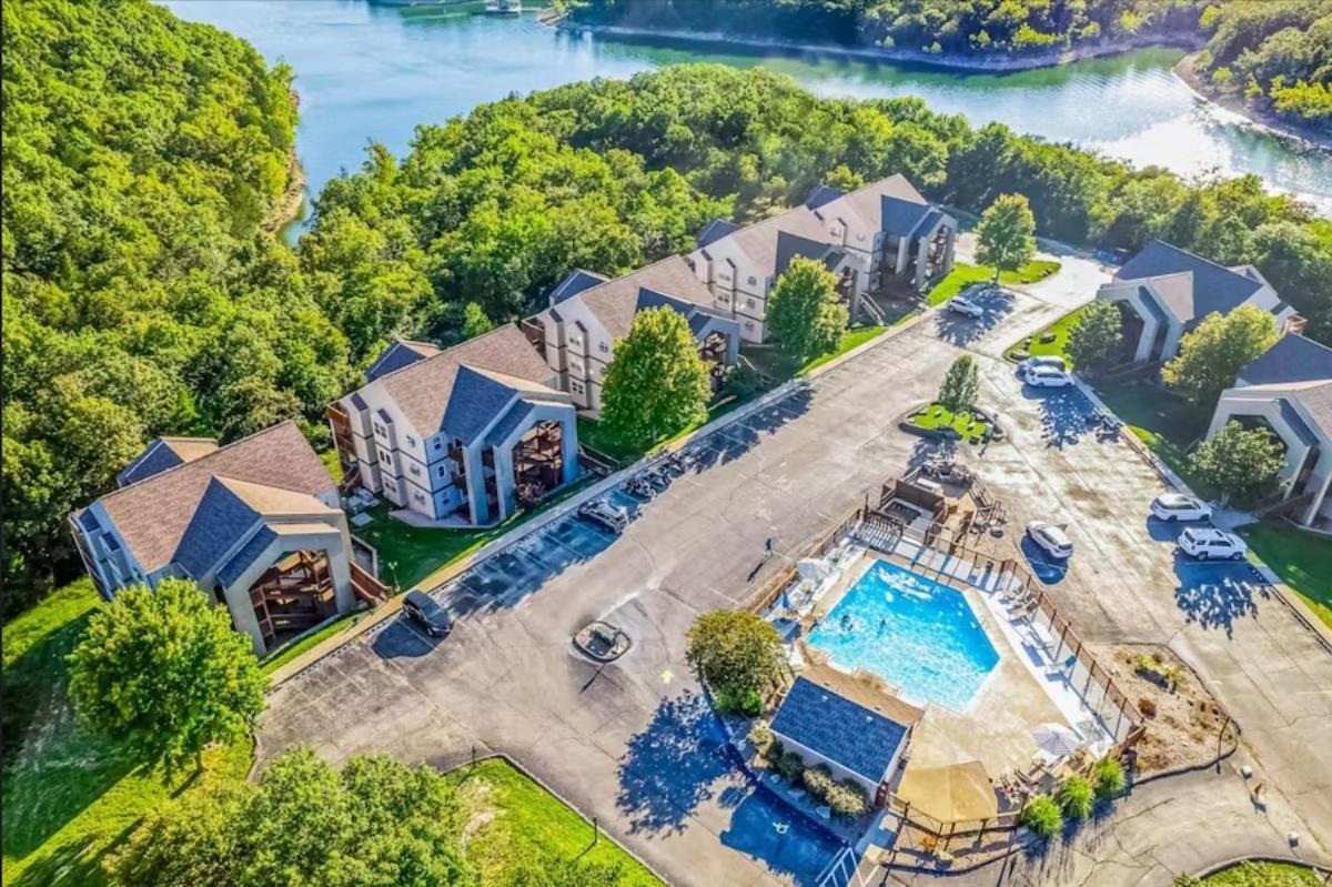 Spring Break Special! By Sdc, No Stairs, Lake, 21-3 Apartment *
