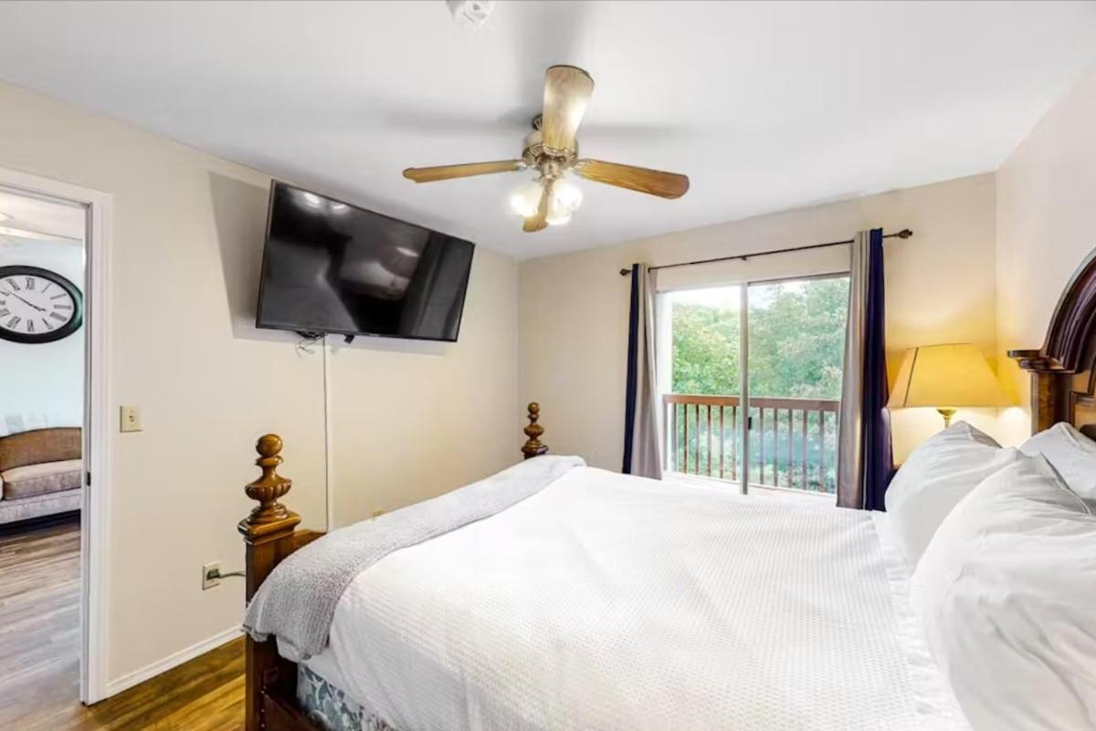 Apartment Spring Break Special! By Sdc, No Stairs, Lake, 21-3