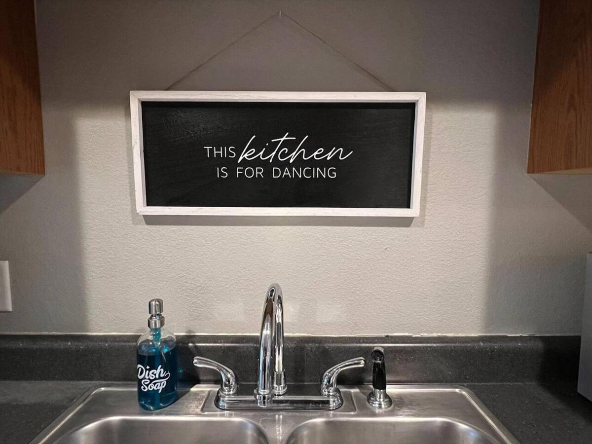 Spring Break Special! Between Strip & Sdc, 2901-5 Apartment *