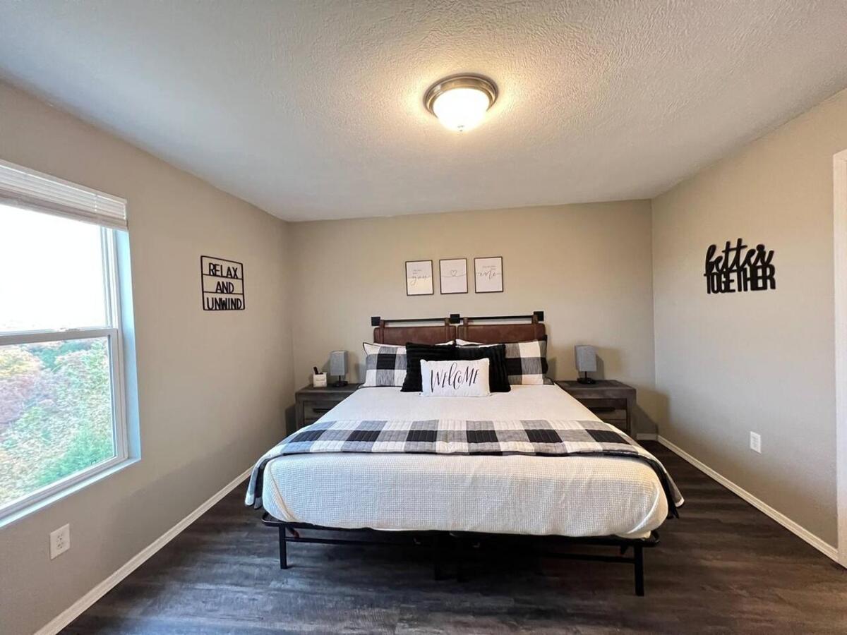 Apartment Spring Break Special! Between Strip & Sdc, 2901-5 *