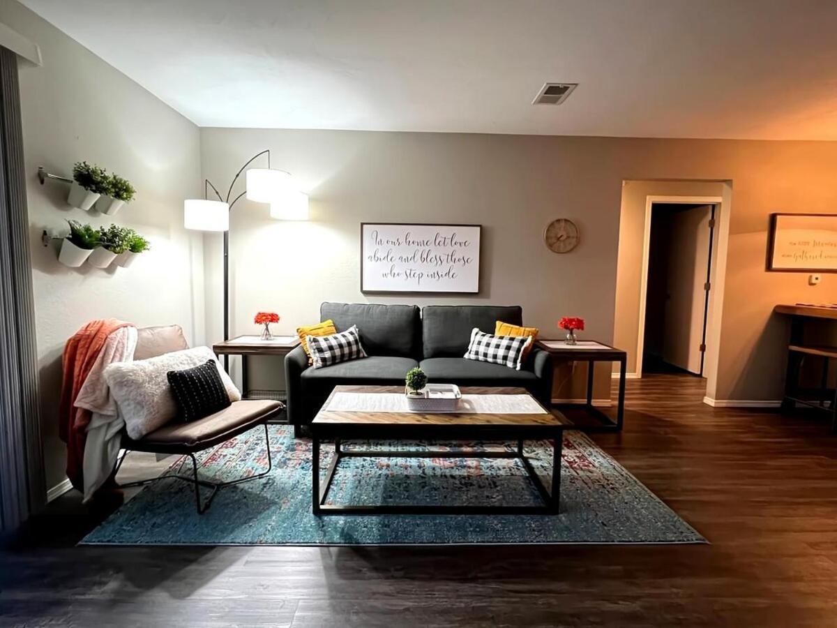 Apartment Spring Break Special! Between Strip & Sdc, 2901-5 *