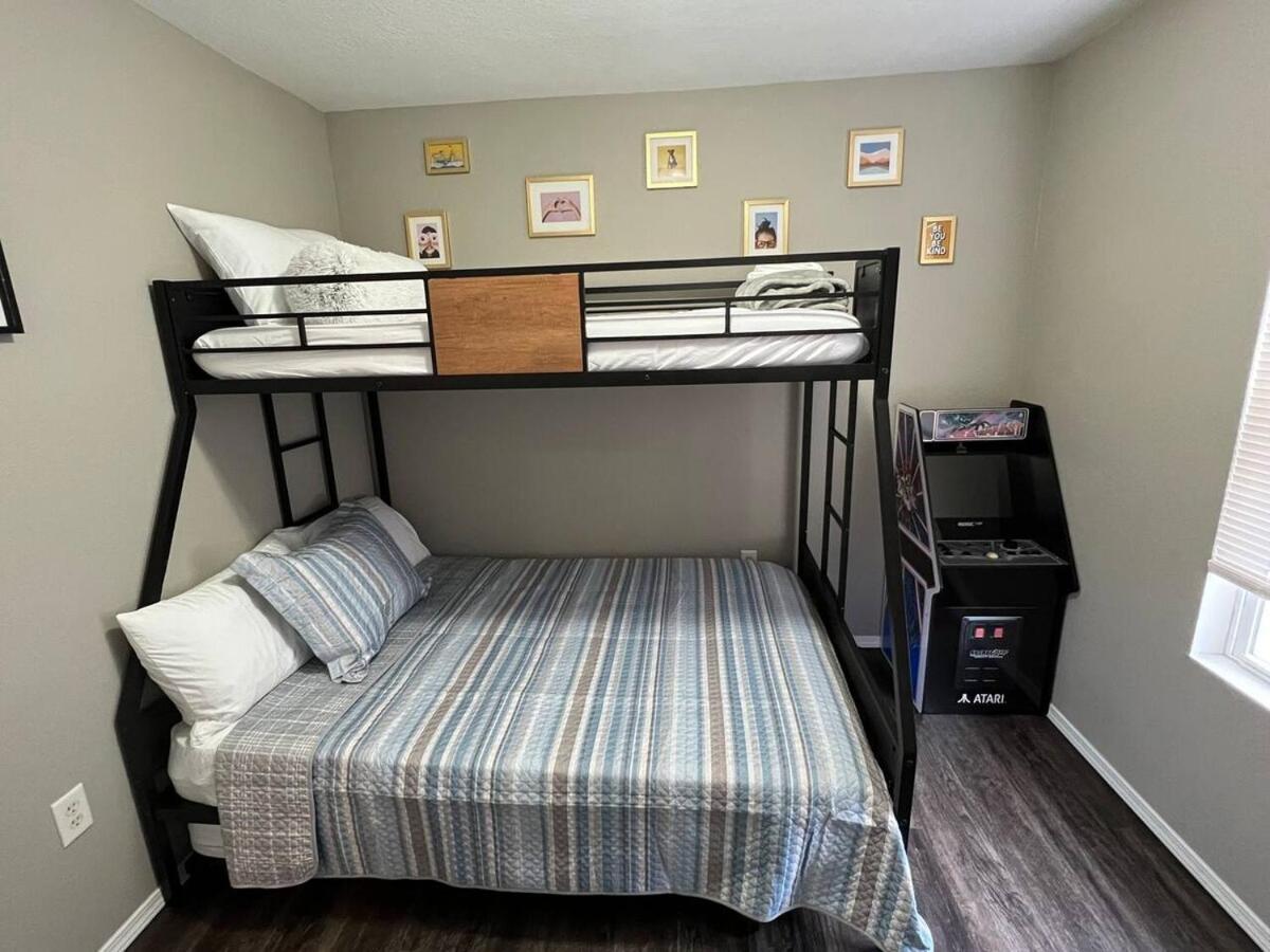 Spring Break Special! Between Strip & Sdc, 2901-5 Apartment *