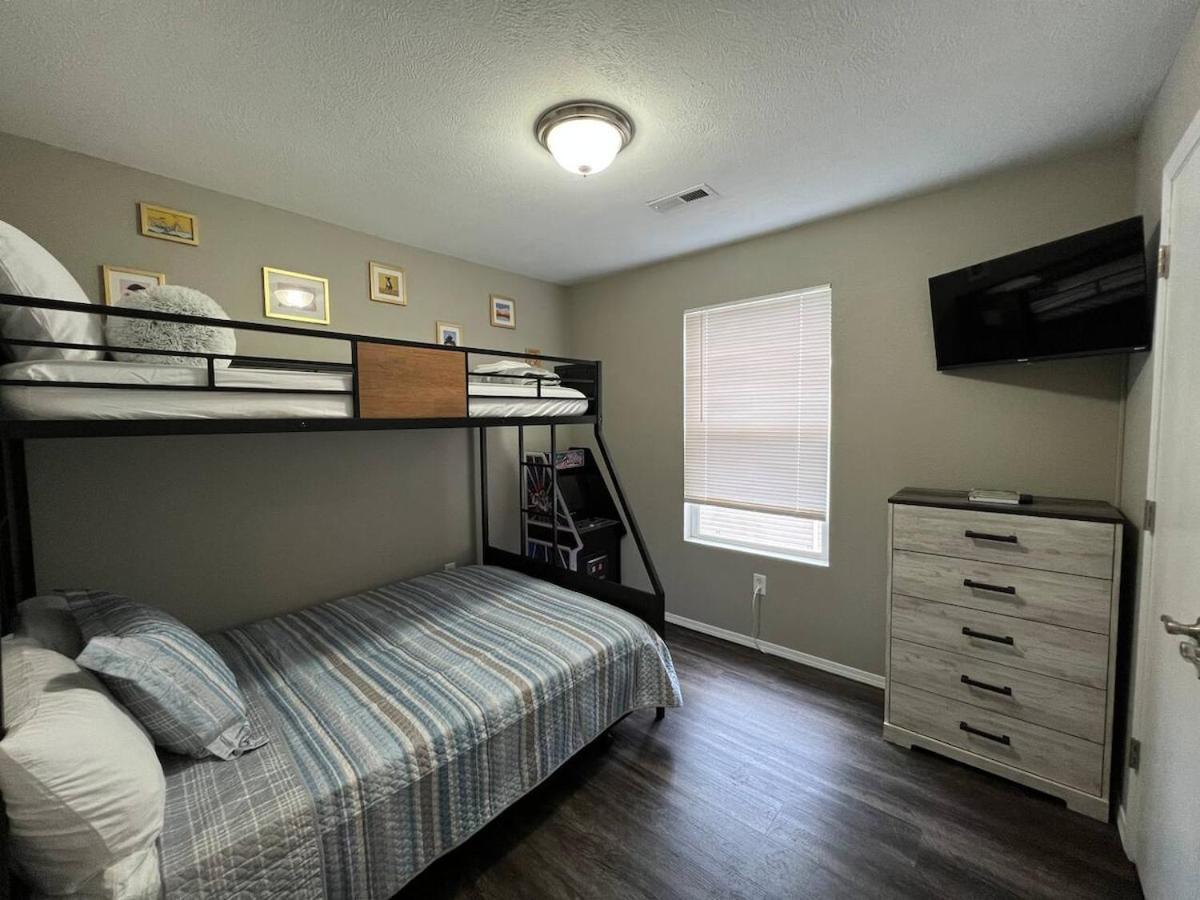 Spring Break Special! Between Strip & Sdc, 2901-5 Branson