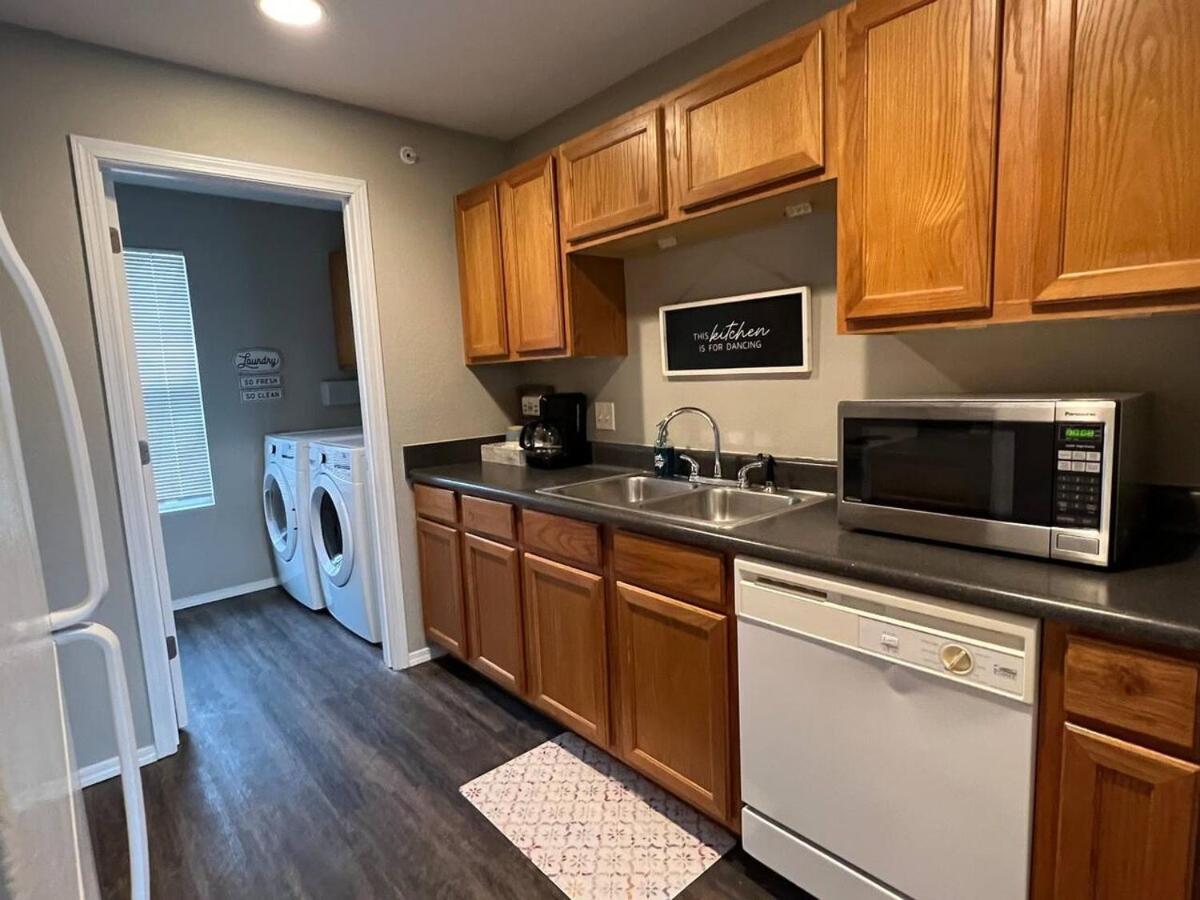 Spring Break Special! Between Strip & Sdc, 2901-5