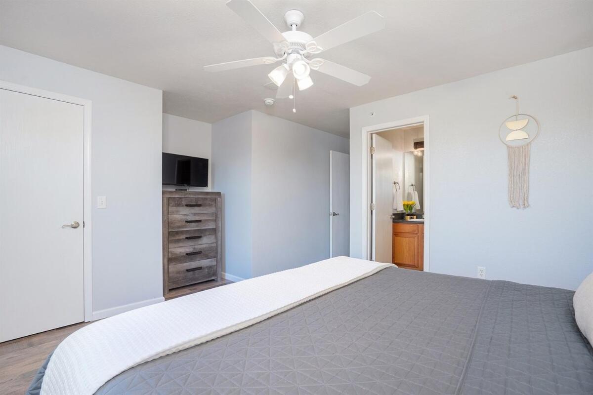 Spring Break Special! Between Strip & Sdc, 2901-5 Branson
