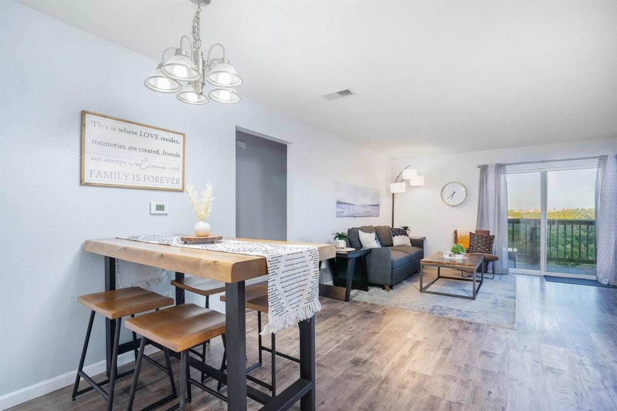 Spring Break Special! Between Strip & Sdc, 2901-5 Apartment *