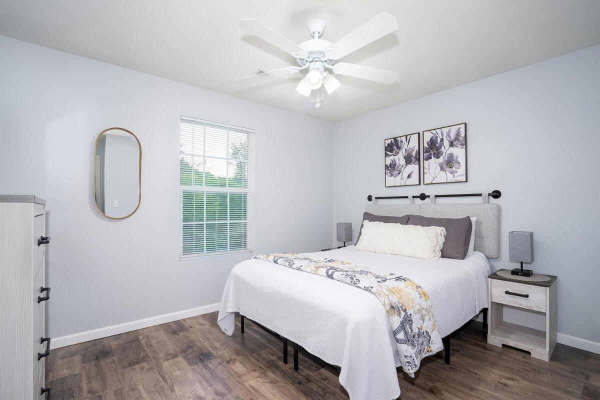 Spring Break Special! Between Strip & Sdc, 2901-5 Apartment *
