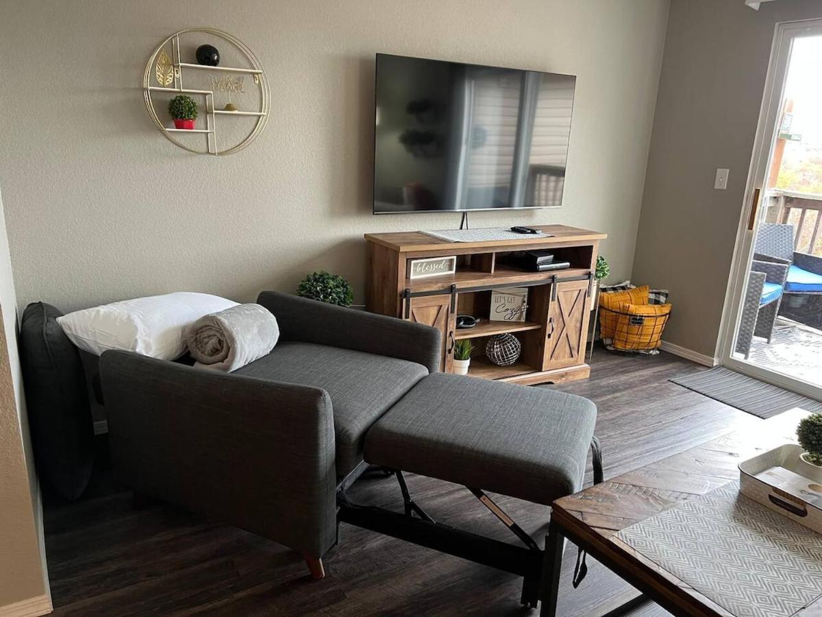 Spring Break Special! Between Strip & Sdc, 2901-5 Apartment *