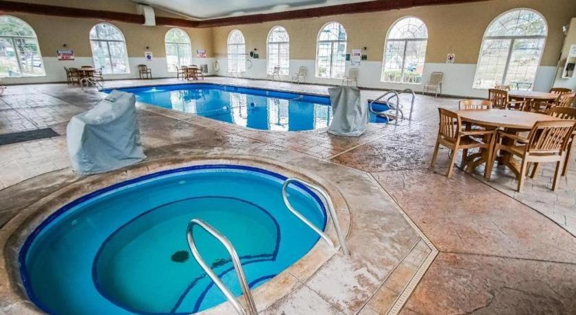Surrey's Carriage Place Resort