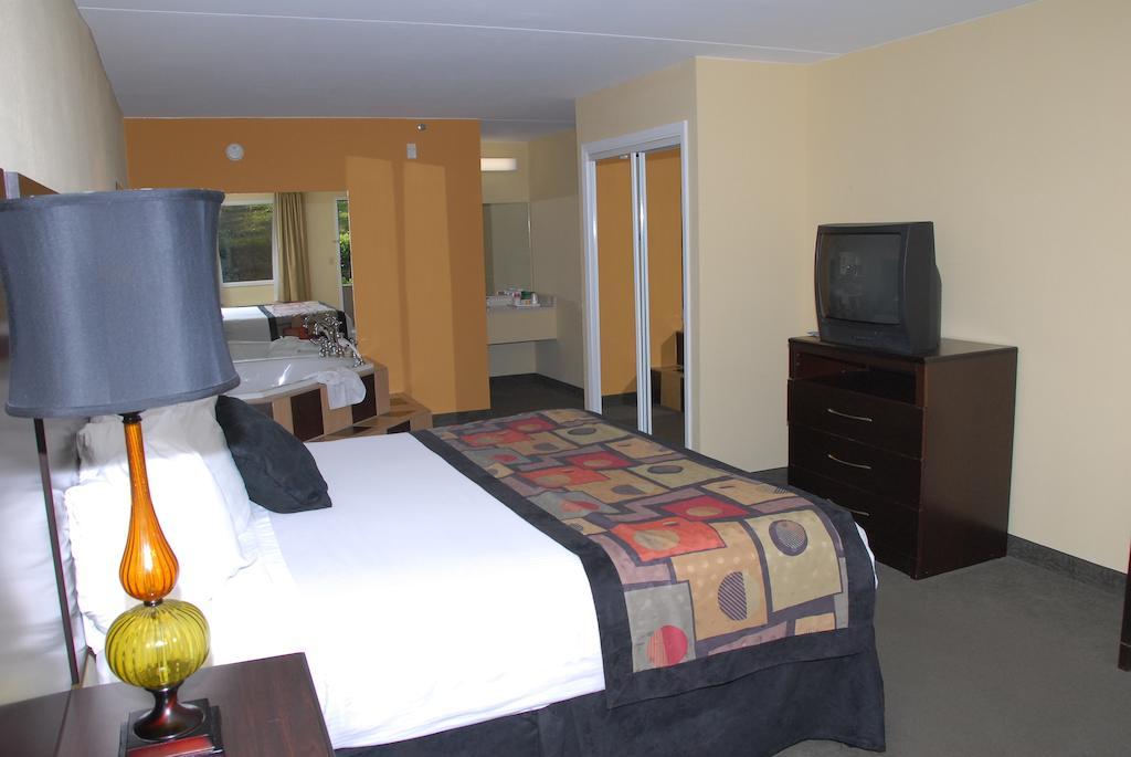Hotel Ramada And