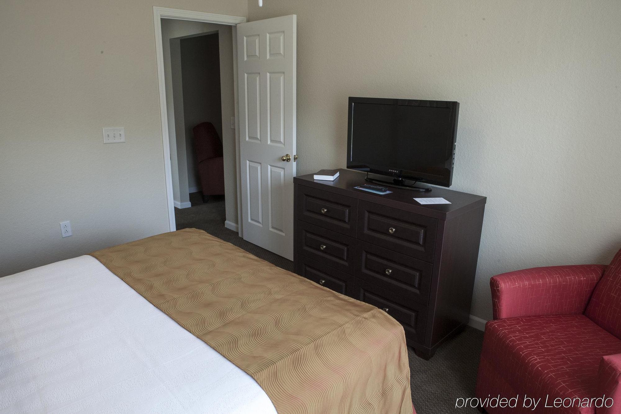 Surrey's Carriage Place 3*
