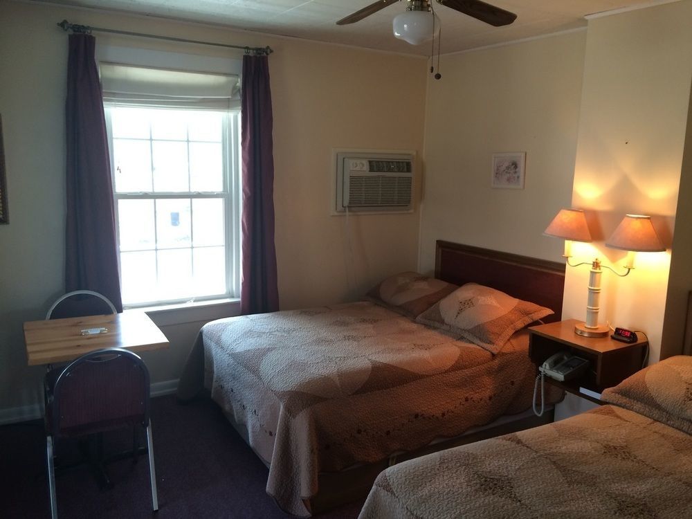 Landmark Inn