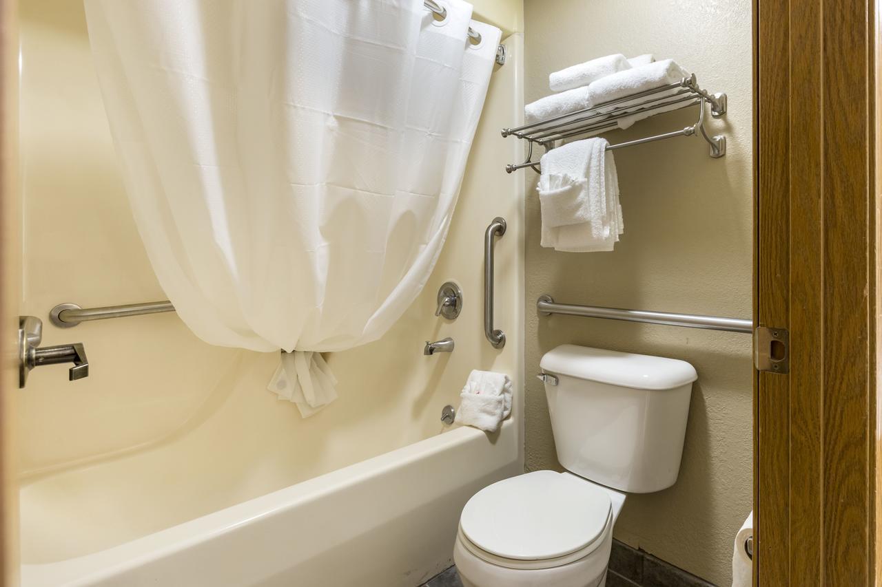Hotel Econo & Shepherd Of The Hills Expy 3*