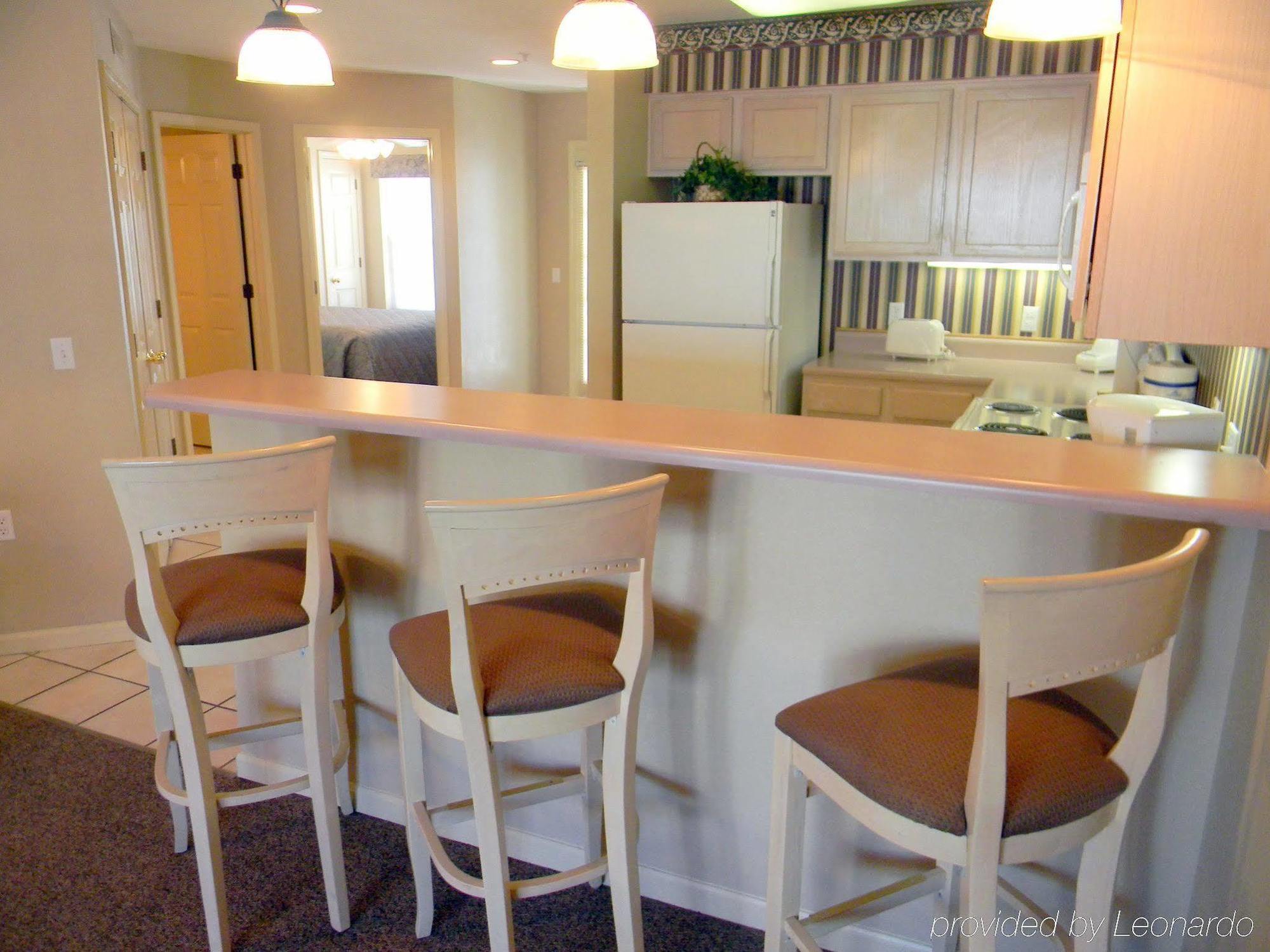 Surrey's Carriage Place 3*