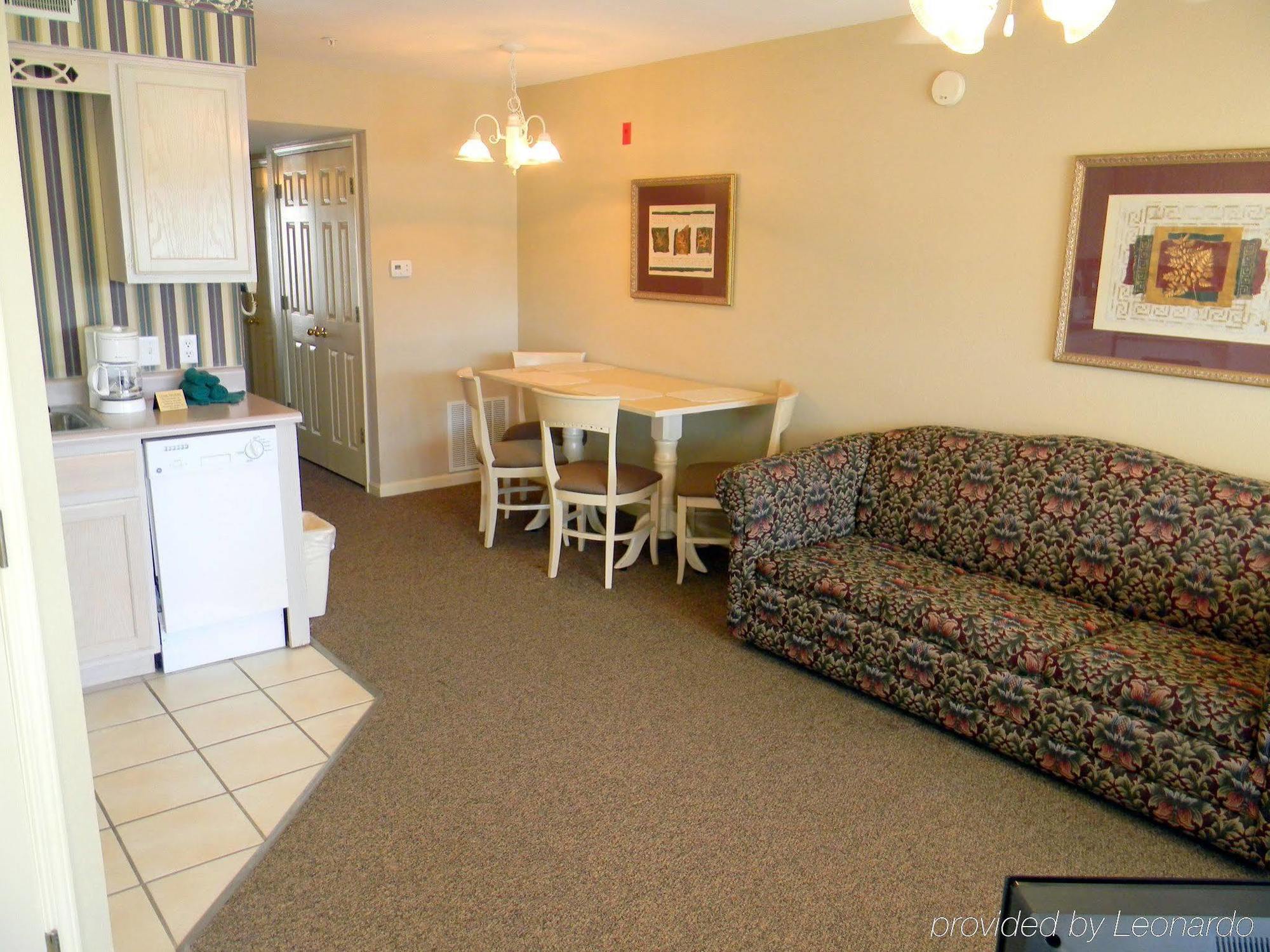 Surrey's Carriage Place Resort 3*