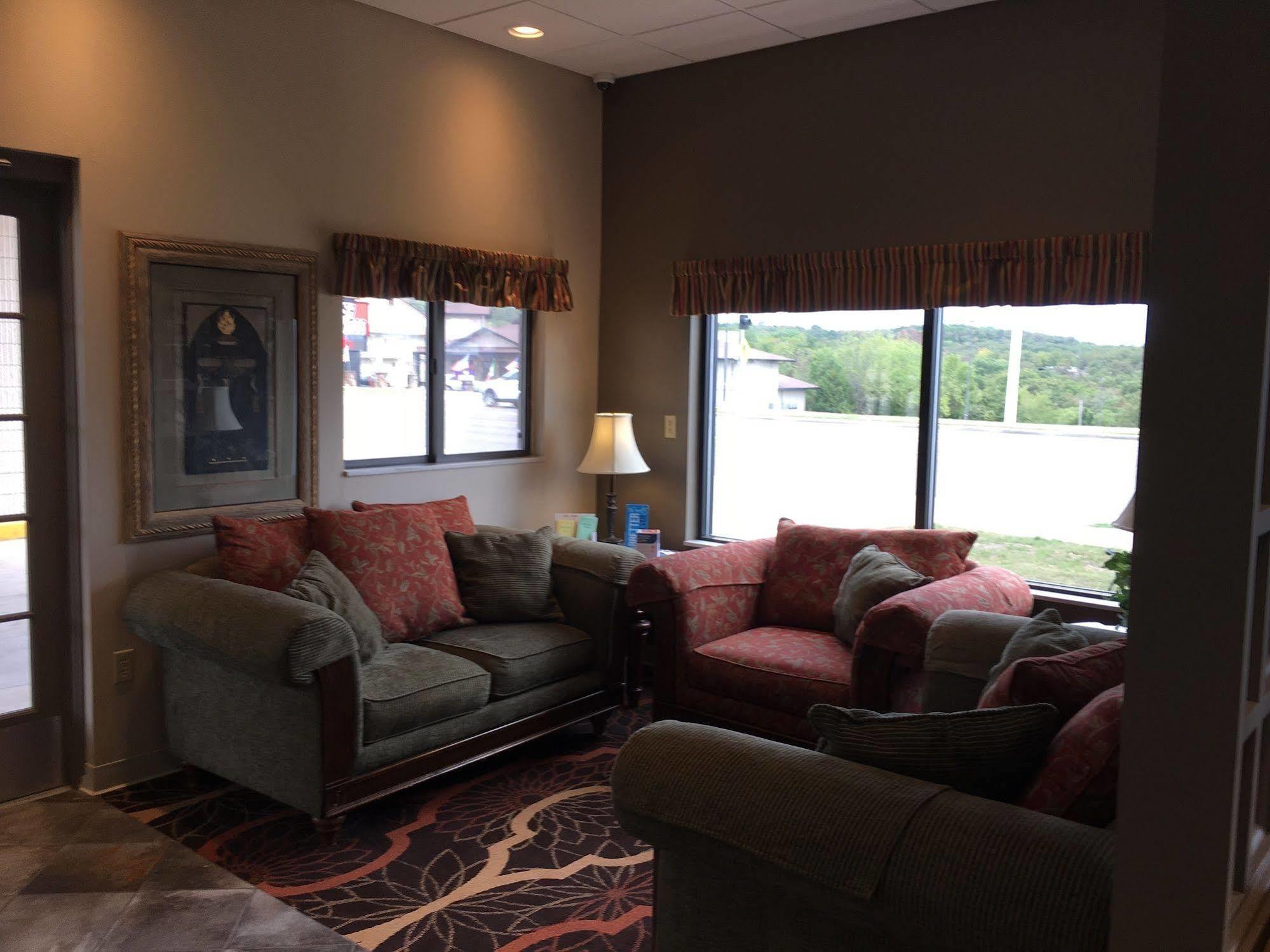 Econo & Shepherd Of The Hills Expy Branson