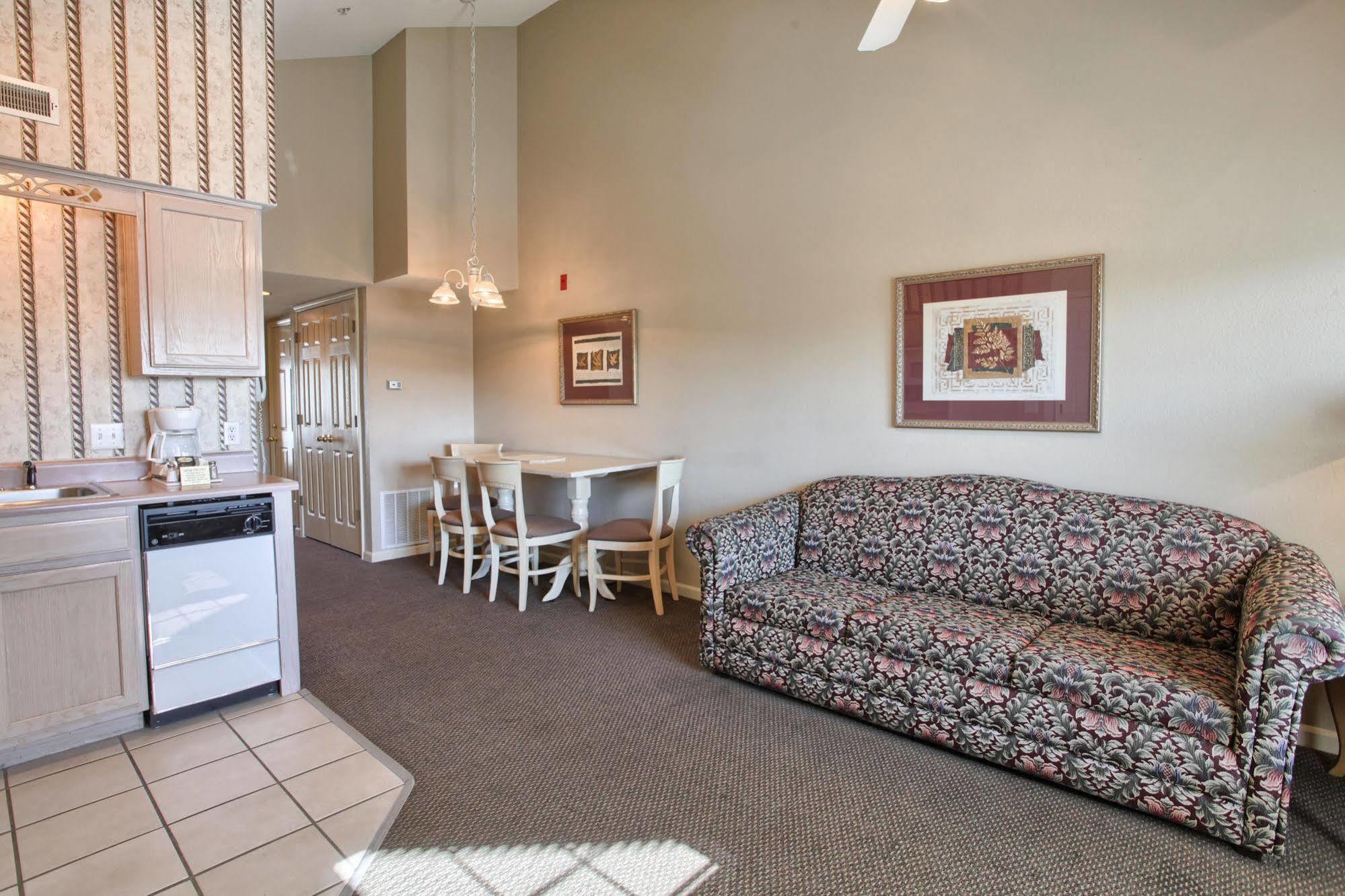 Resort Surrey's Carriage Place Branson