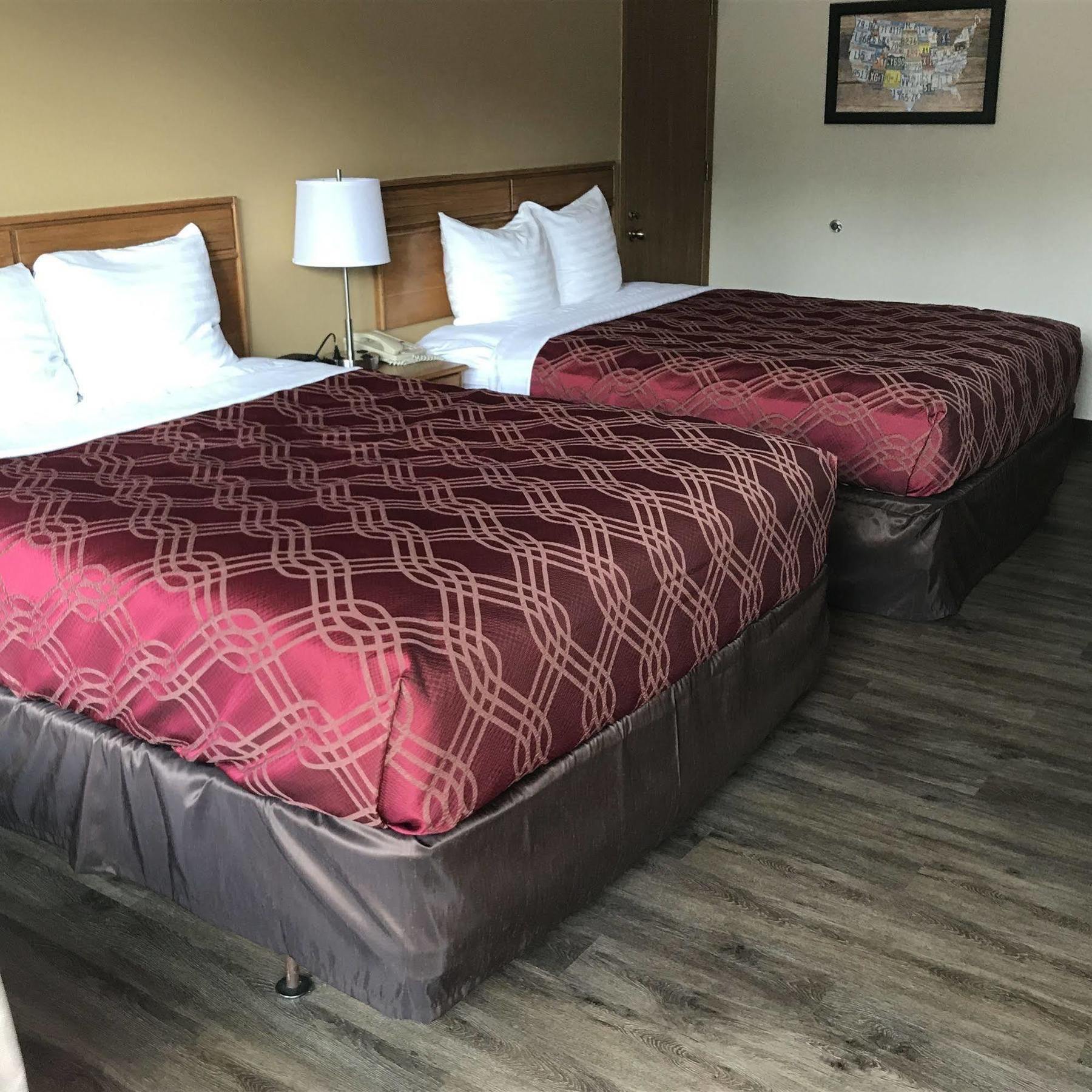 Hotel Econo & Shepherd Of The Hills Expy 3*