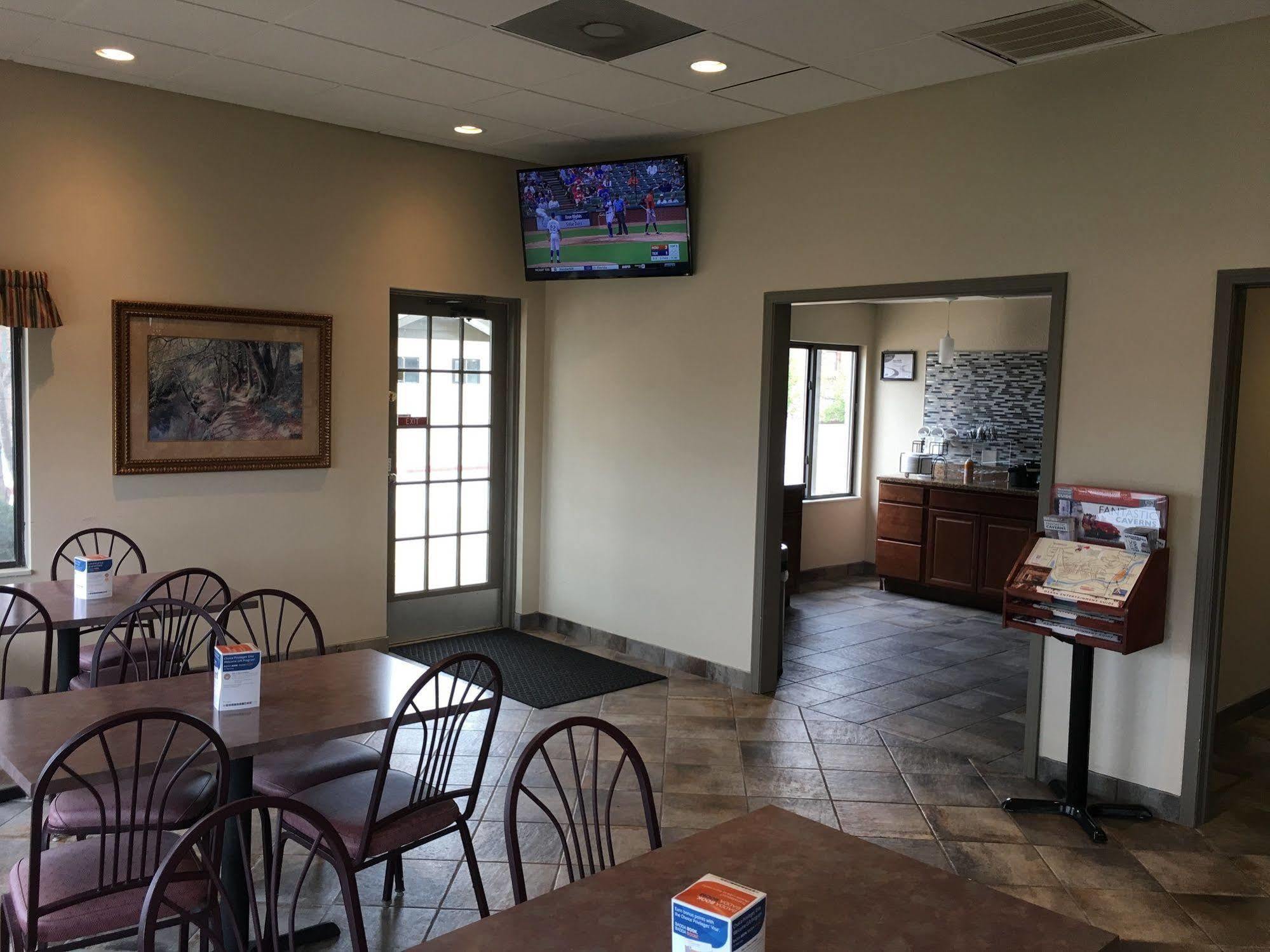 Hotel Econo & Shepherd Of The Hills Expy