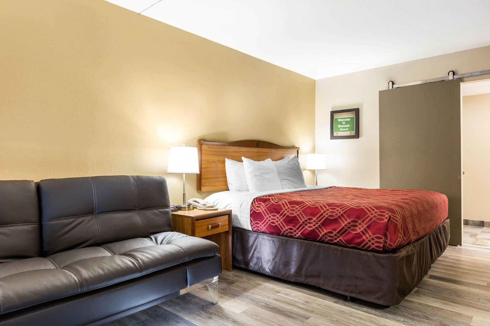 Hotel Econo & Shepherd Of The Hills Expy Branson