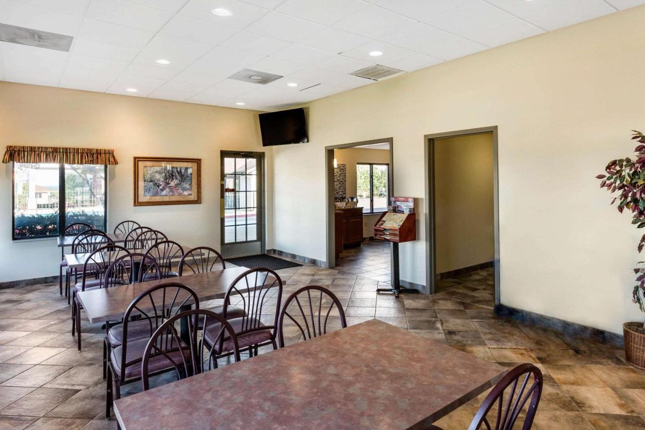 Econo & Shepherd Of The Hills Expy Hotel Branson
