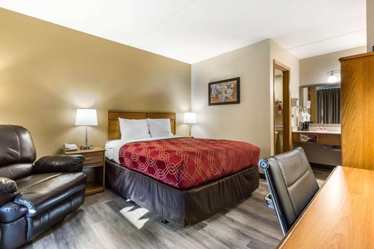 Hotel Econo & Shepherd Of The Hills Expy 3*