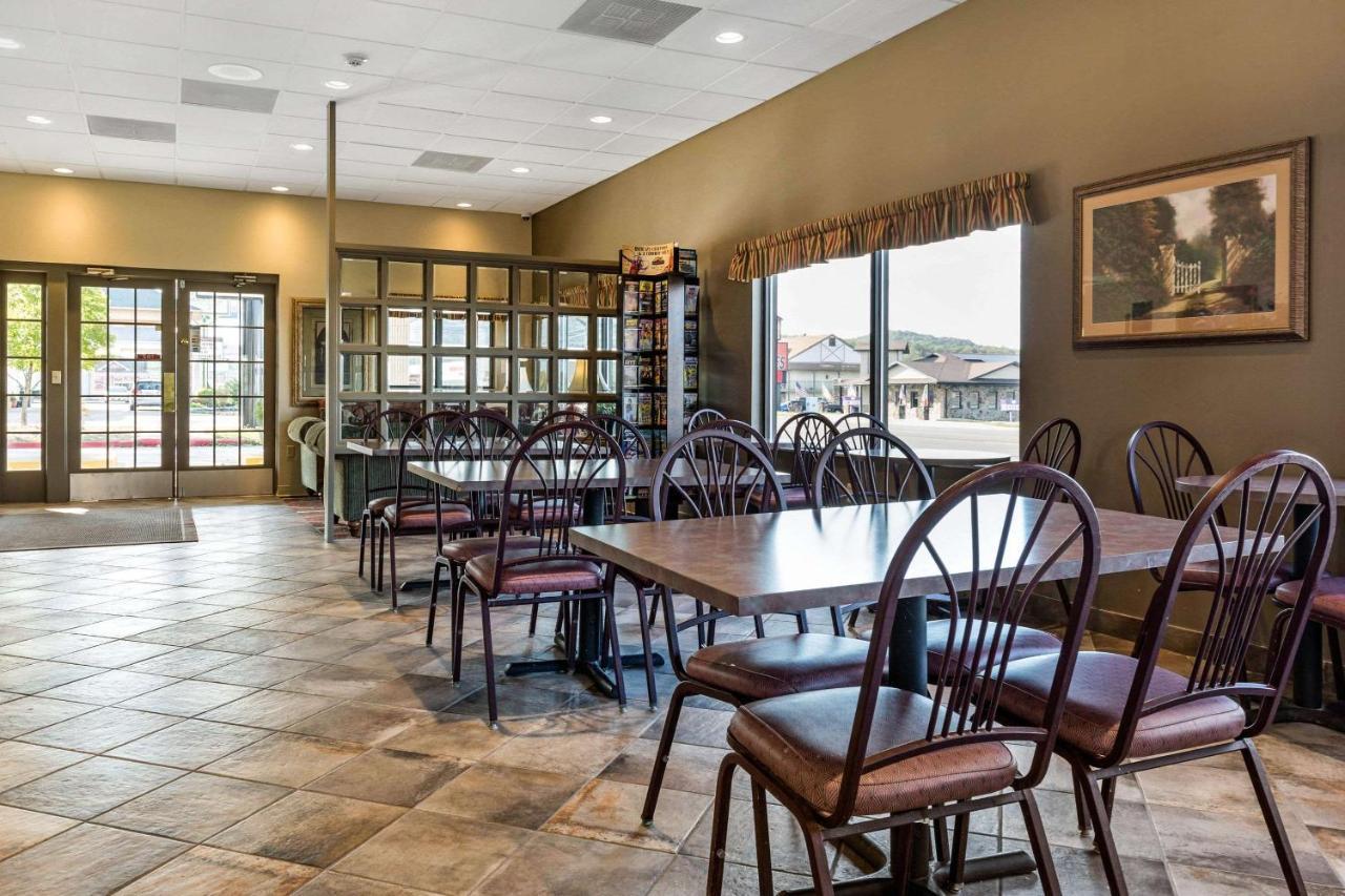 Econo & Shepherd Of The Hills Expy Hotel