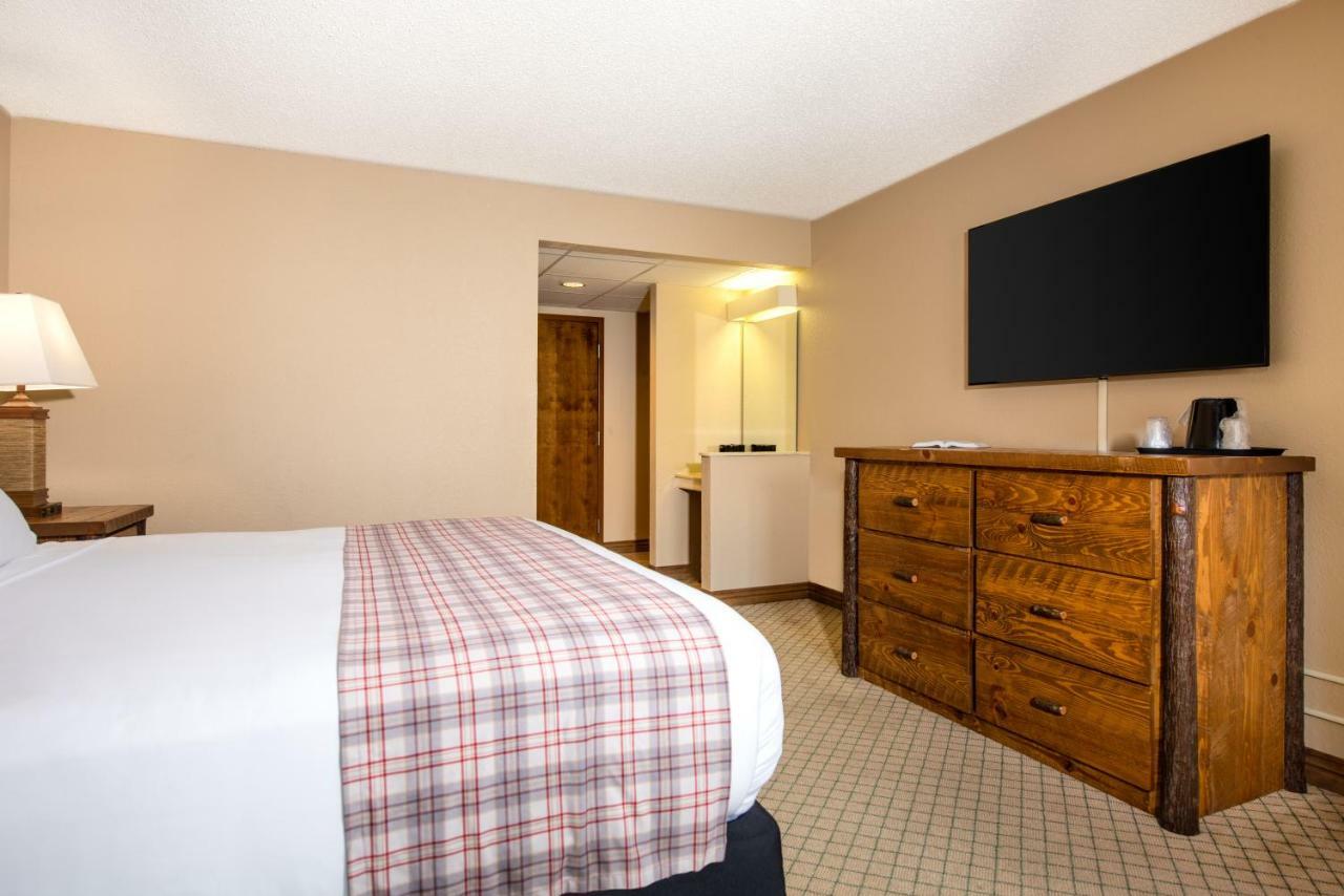 Hotel Of The Ozarks