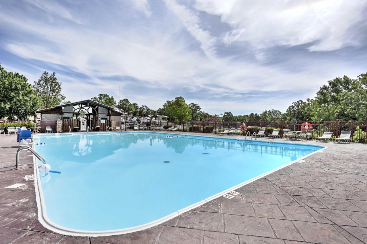 Apartment Walk-in Amenities, 3 Mi To Landing!
