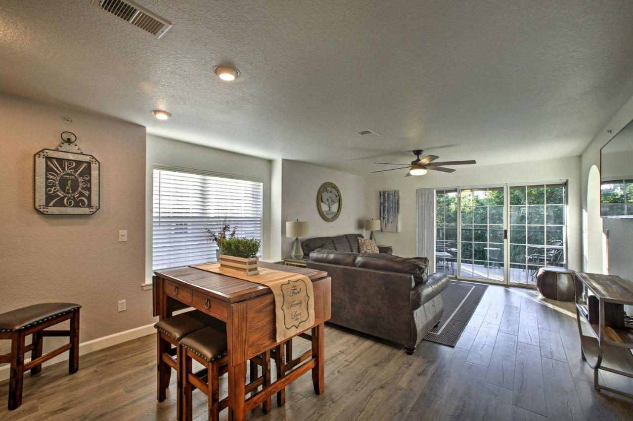 Walk-in Amenities, 3 Mi To Landing! Apartment Branson