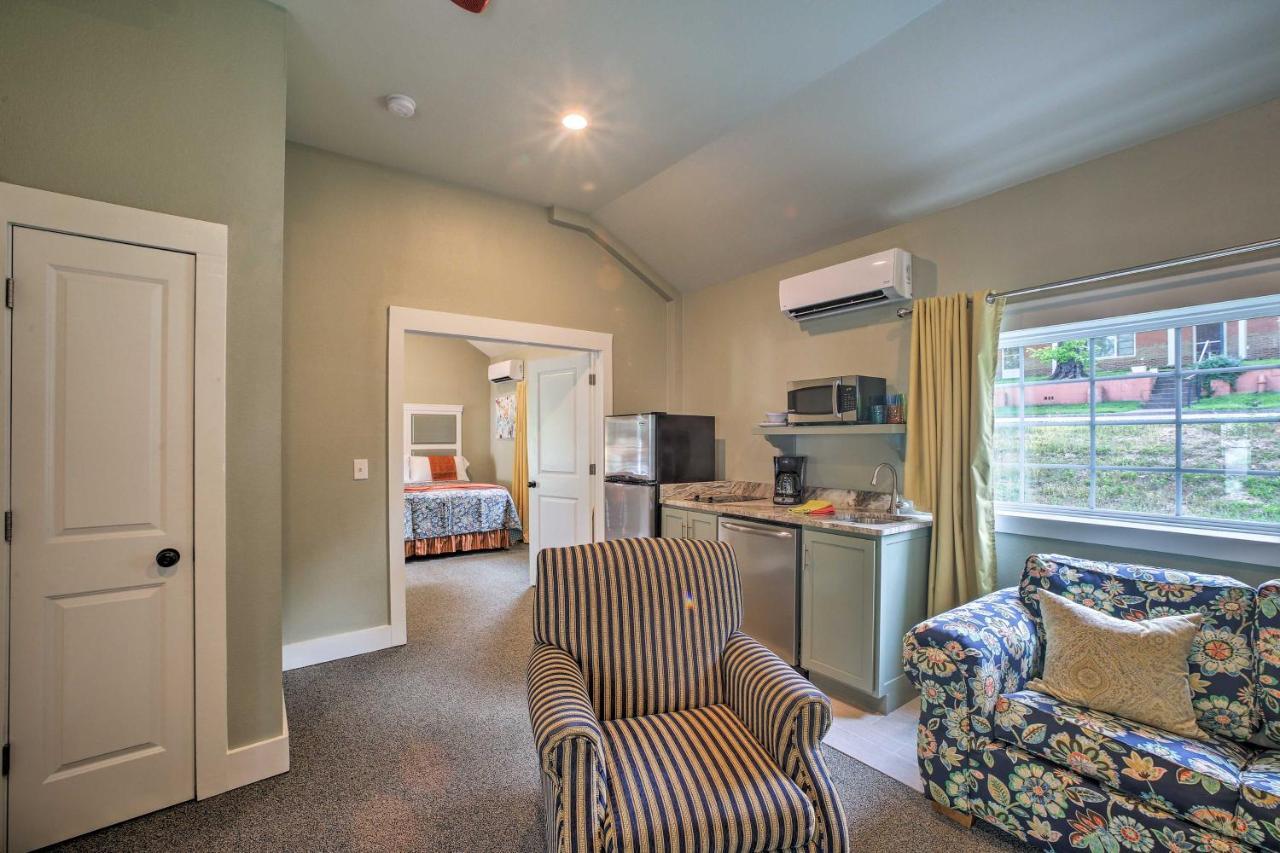 Downtown With Pool Access! Holiday home *