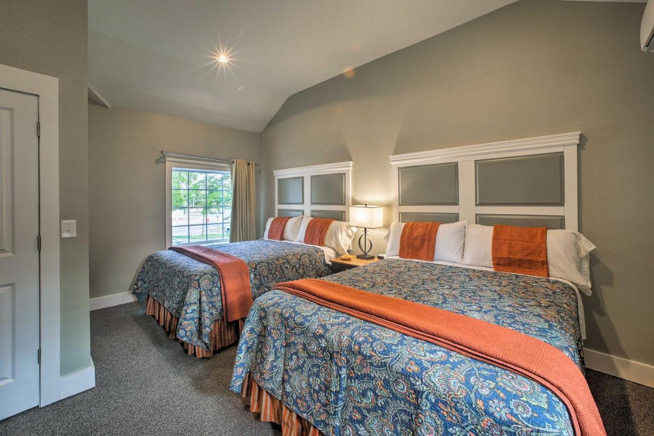 Downtown With Pool Access! Holiday home Branson